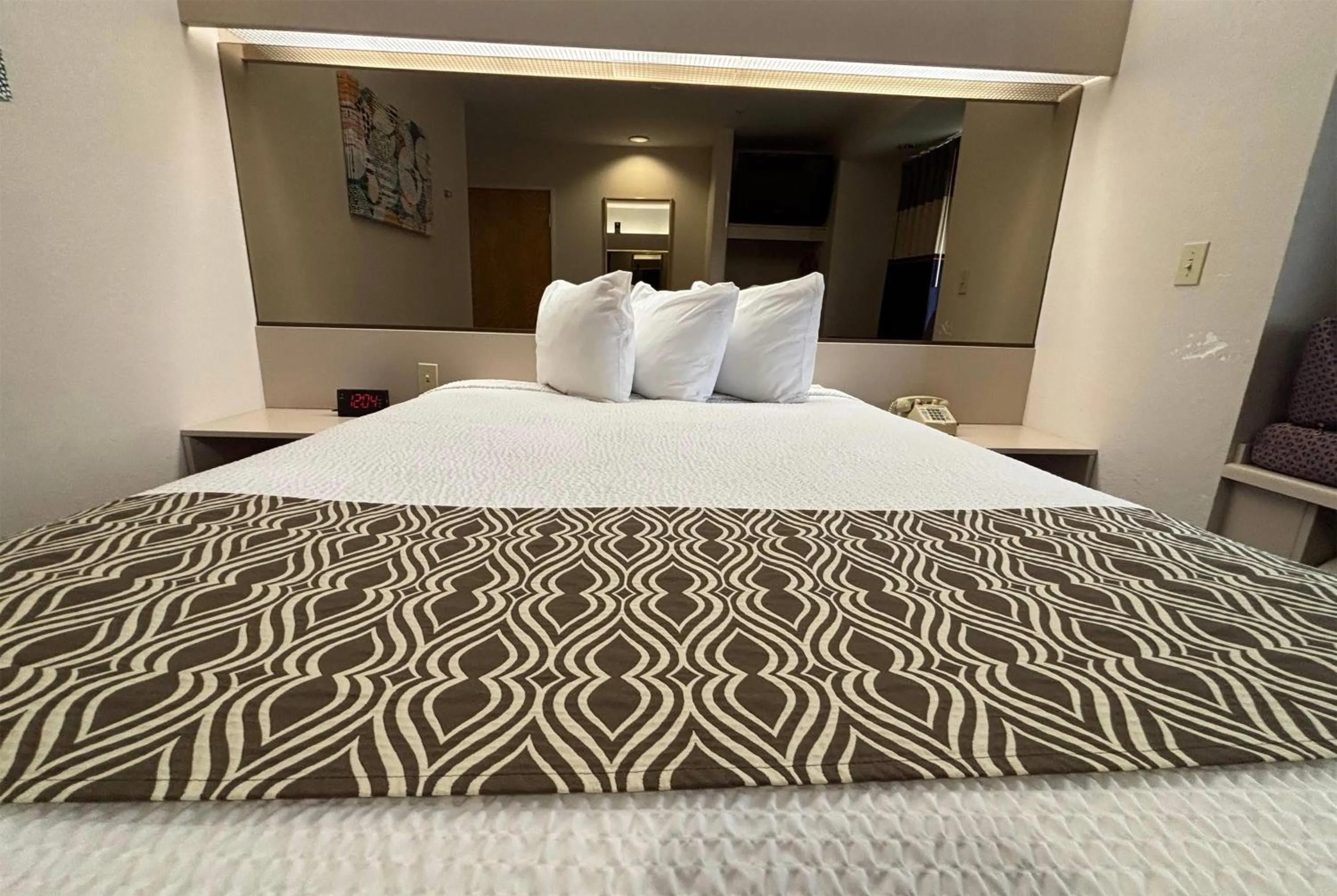 Photo of the whole room, Bed in Microtel Inn by Wyndham Champaign