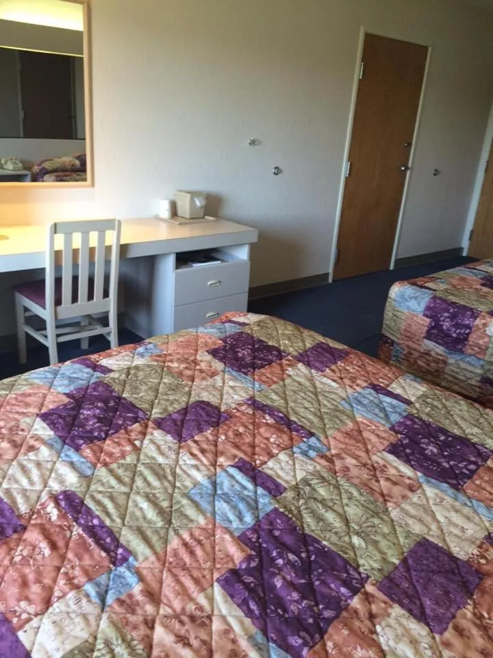 Bedroom, Bed in Microtel Inn by Wyndham Champaign