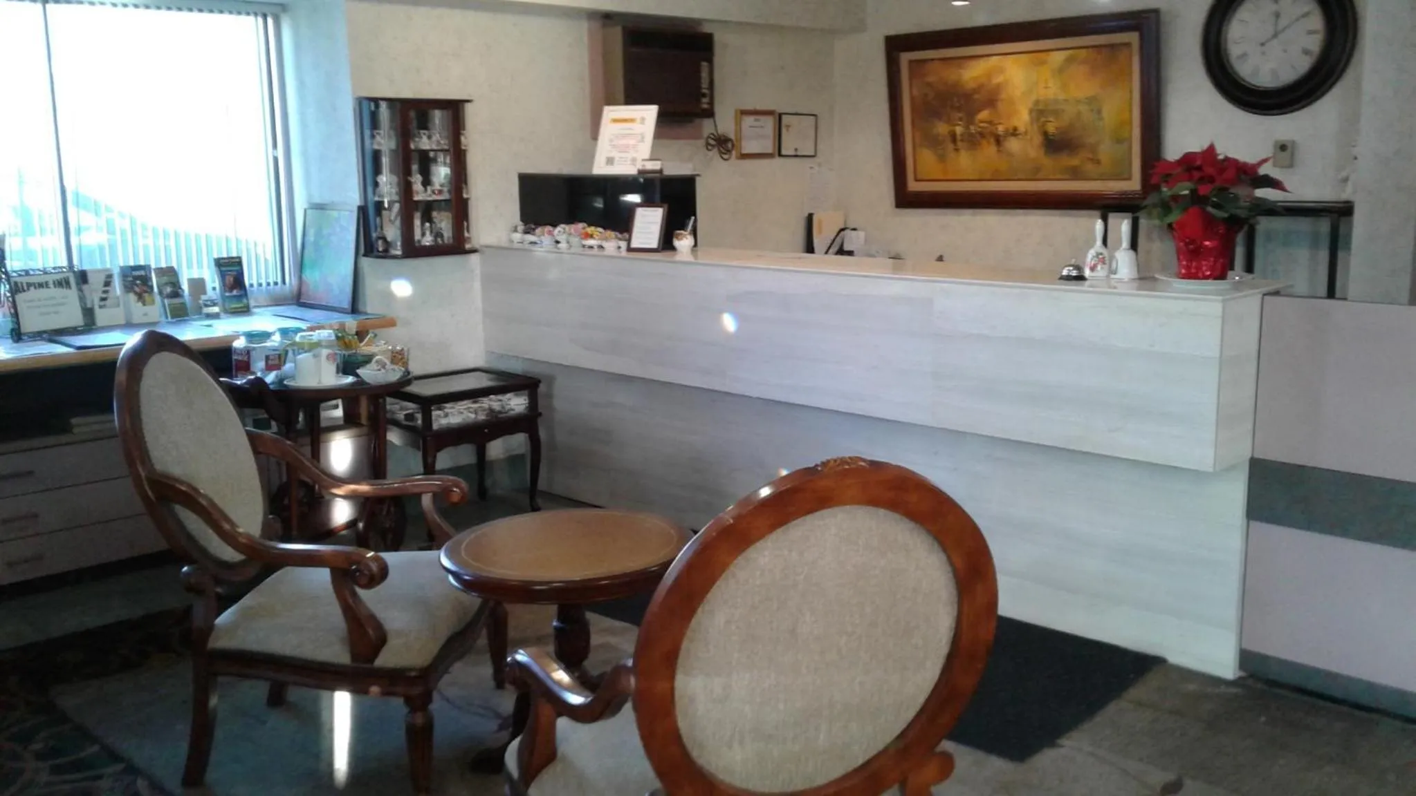 Lobby or reception in Alpine Inn