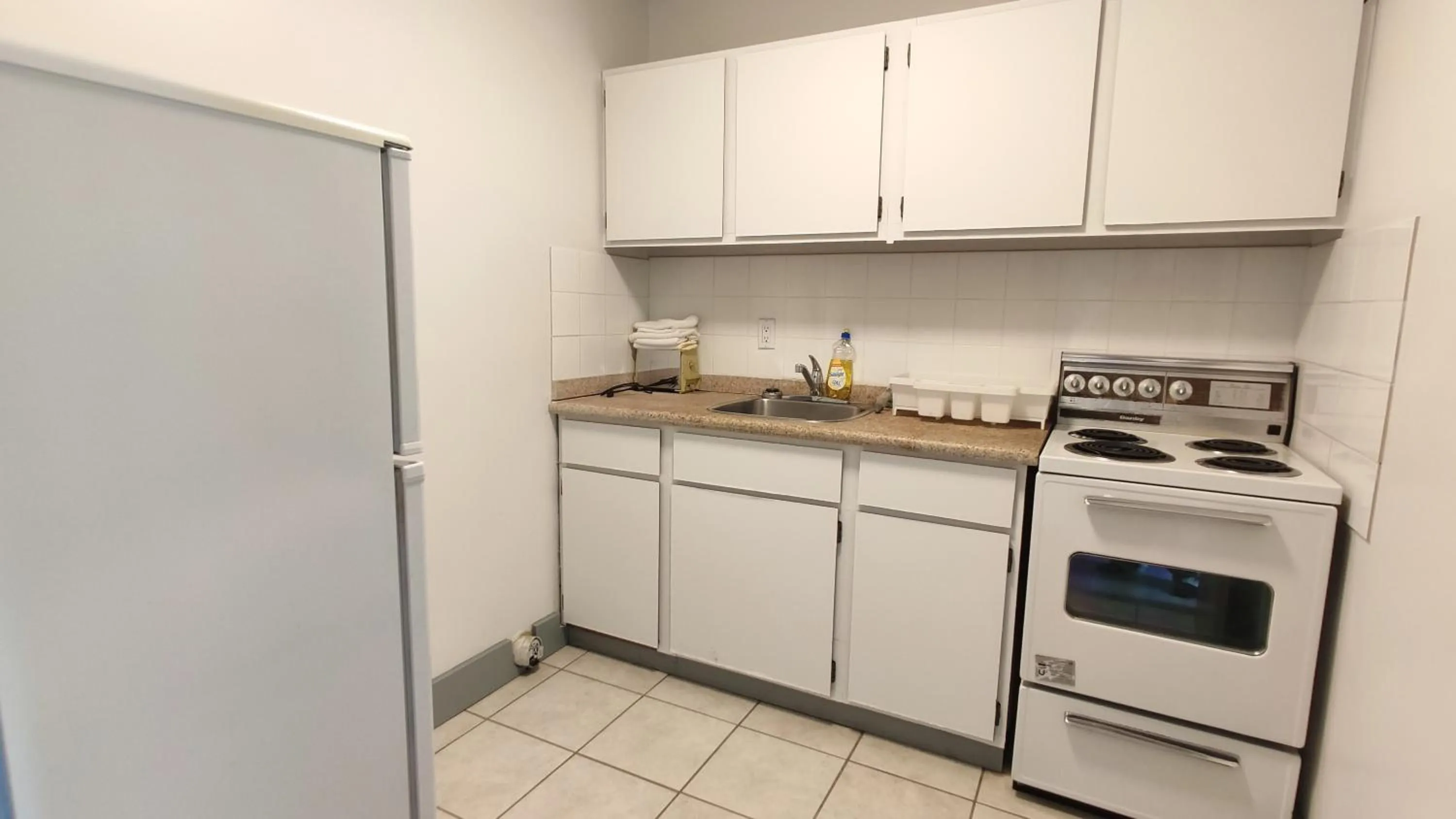 kitchen in Alpine Inn