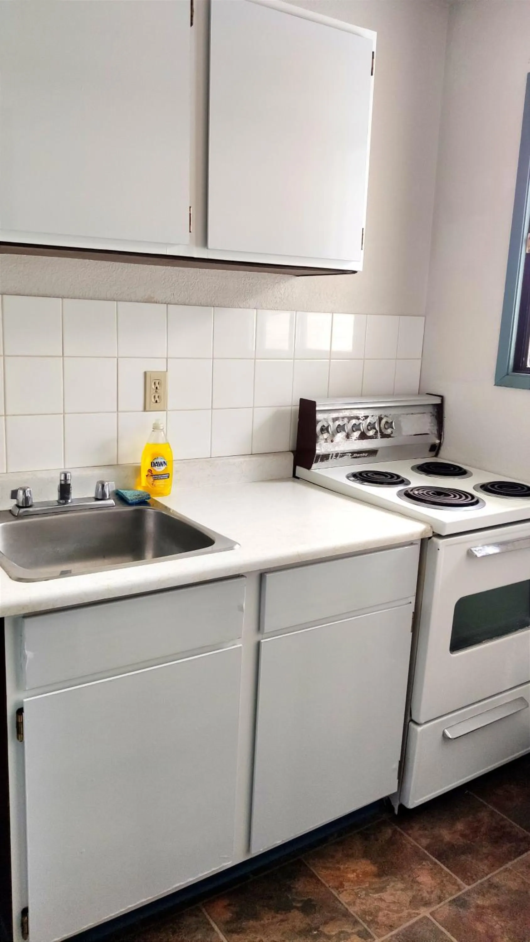 kitchen in Alpine Inn