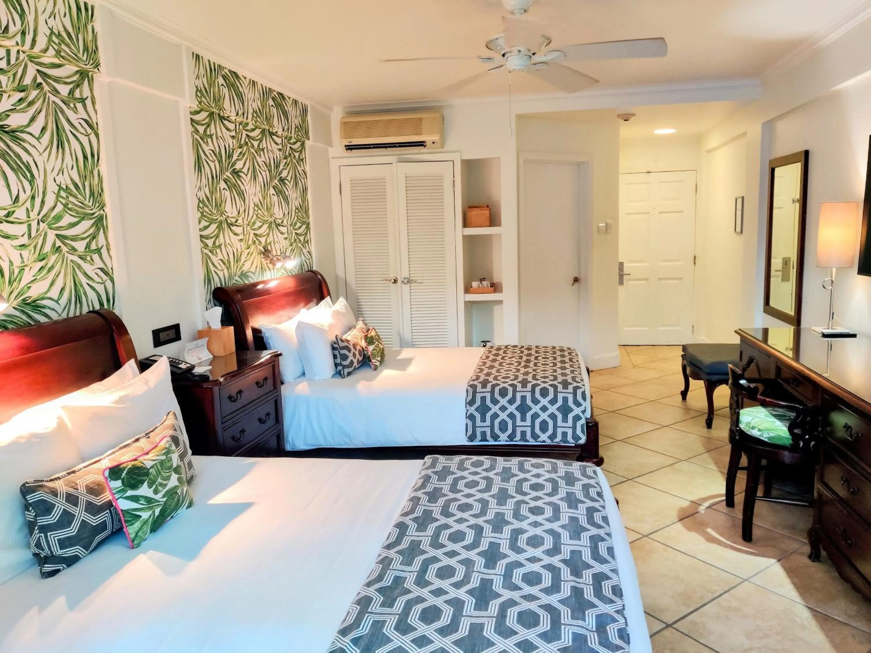 Photo of the whole room, Bed in Coco Palm