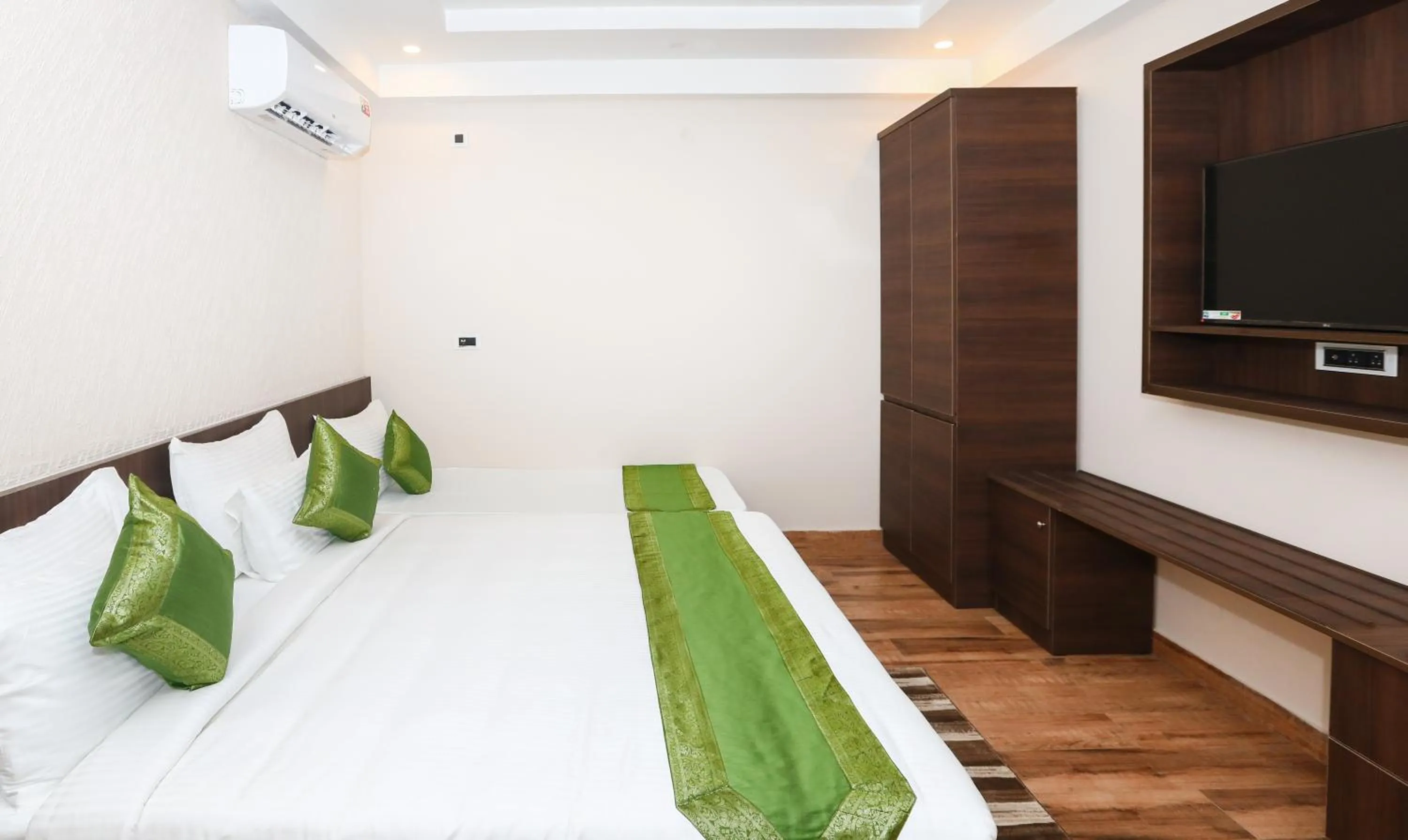 Bedroom, Bed in Treebo Durga Boji Grand, Gonikoppal Town