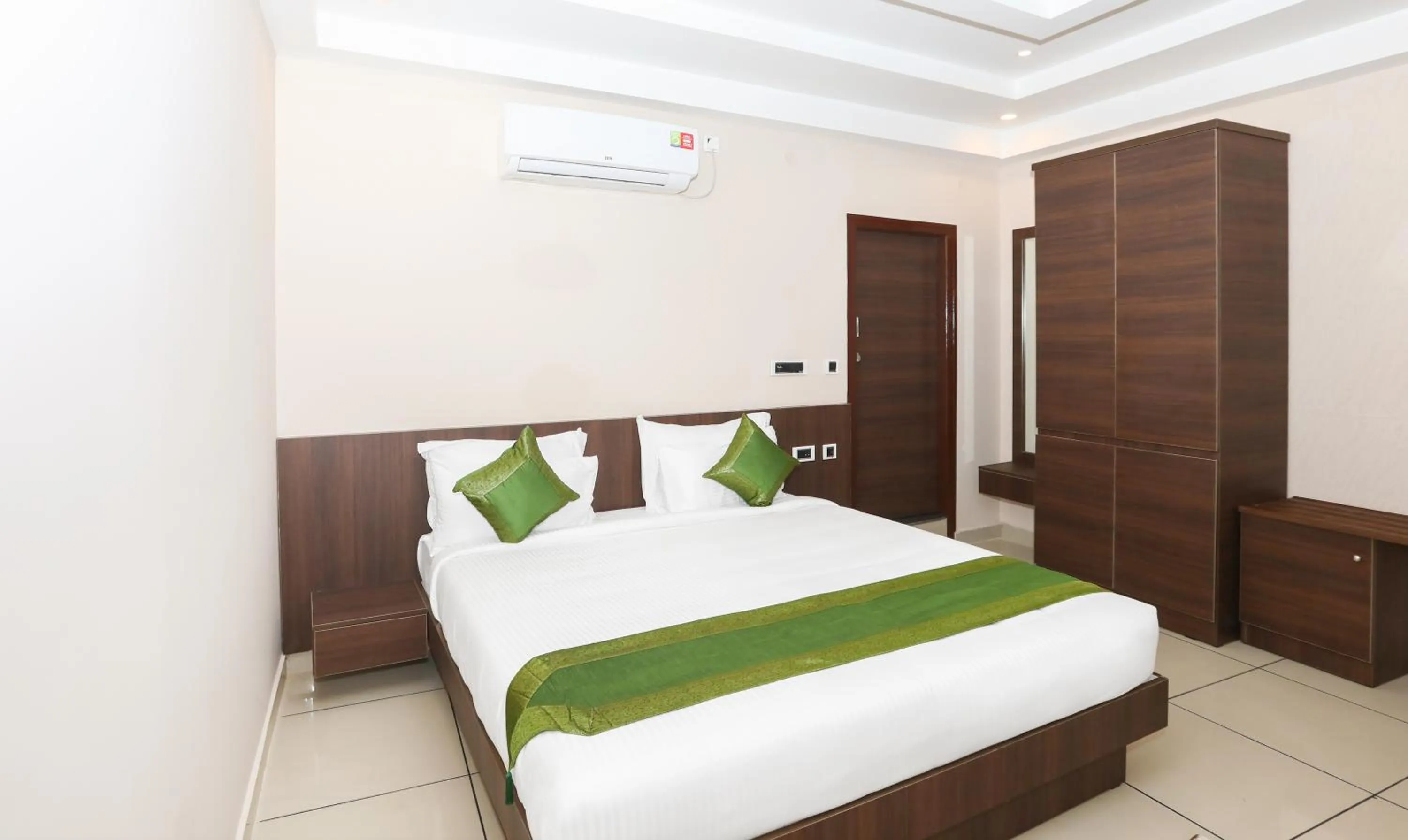 Bedroom, Bed in Treebo Durga Boji Grand, Gonikoppal Town