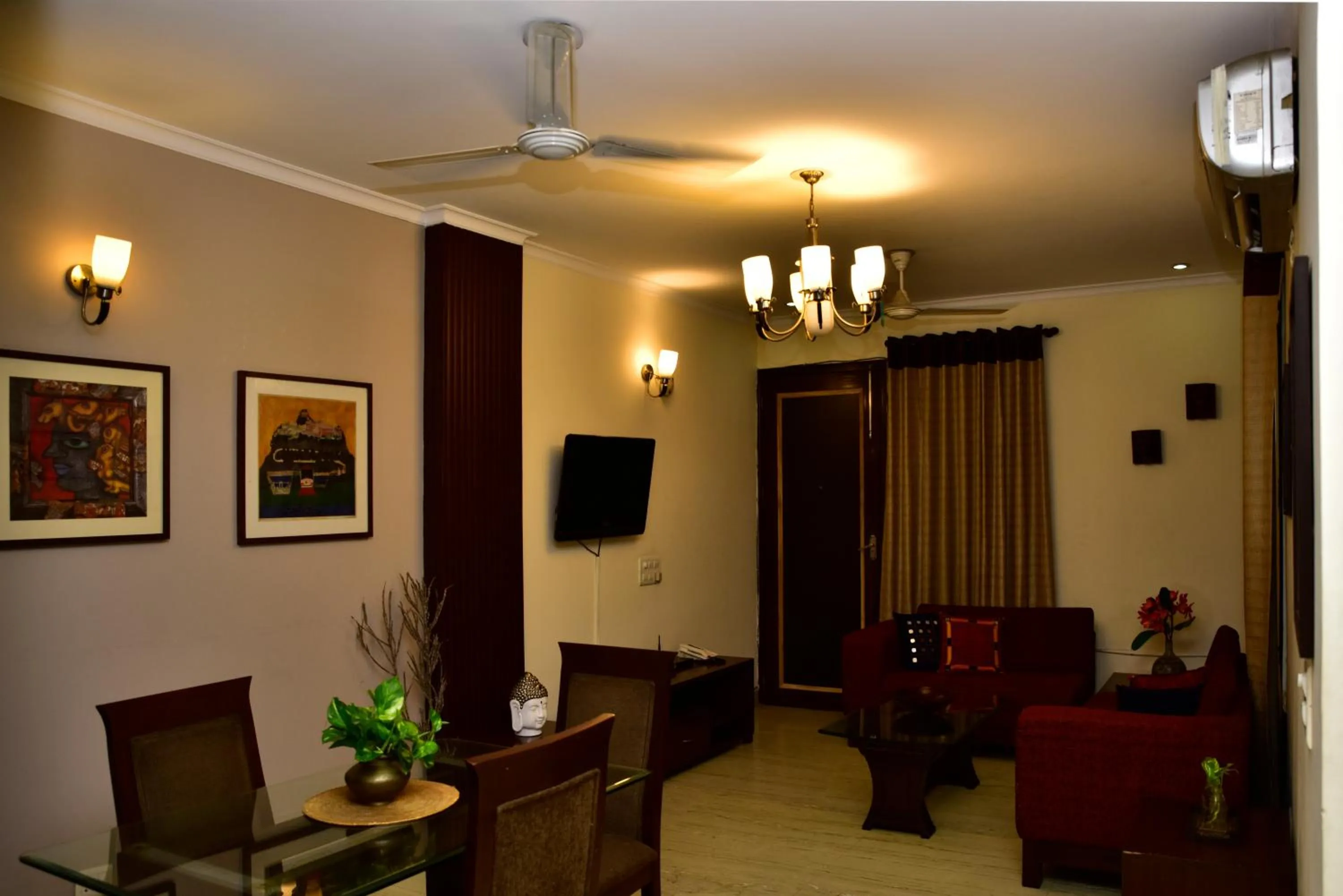 Living room in 2BHK Comfortable Furnished Serviced Apartments in Hauz Khas - Woodpecker Apartments