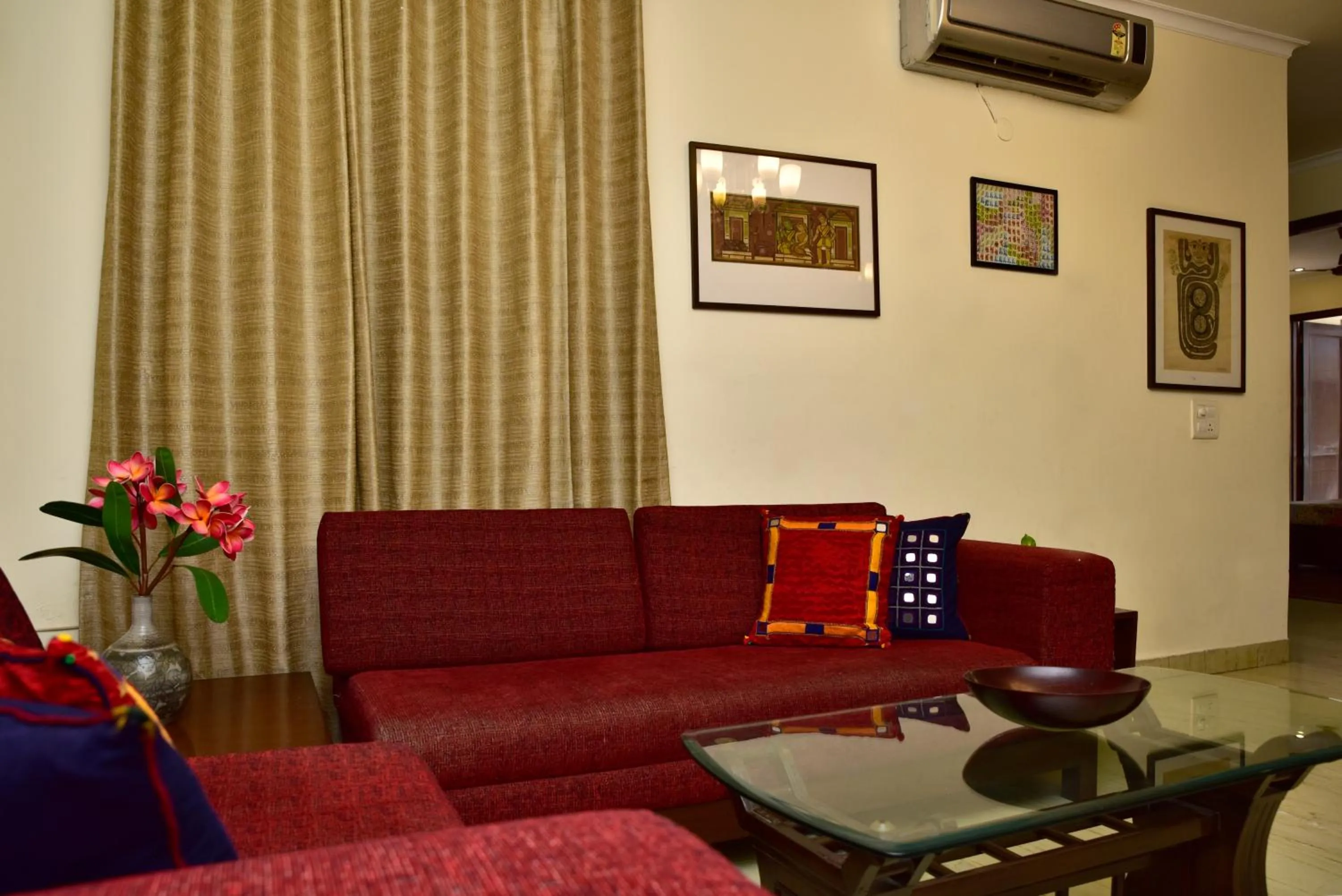 Living room in 2BHK Comfortable Furnished Serviced Apartments in Hauz Khas - Woodpecker Apartments