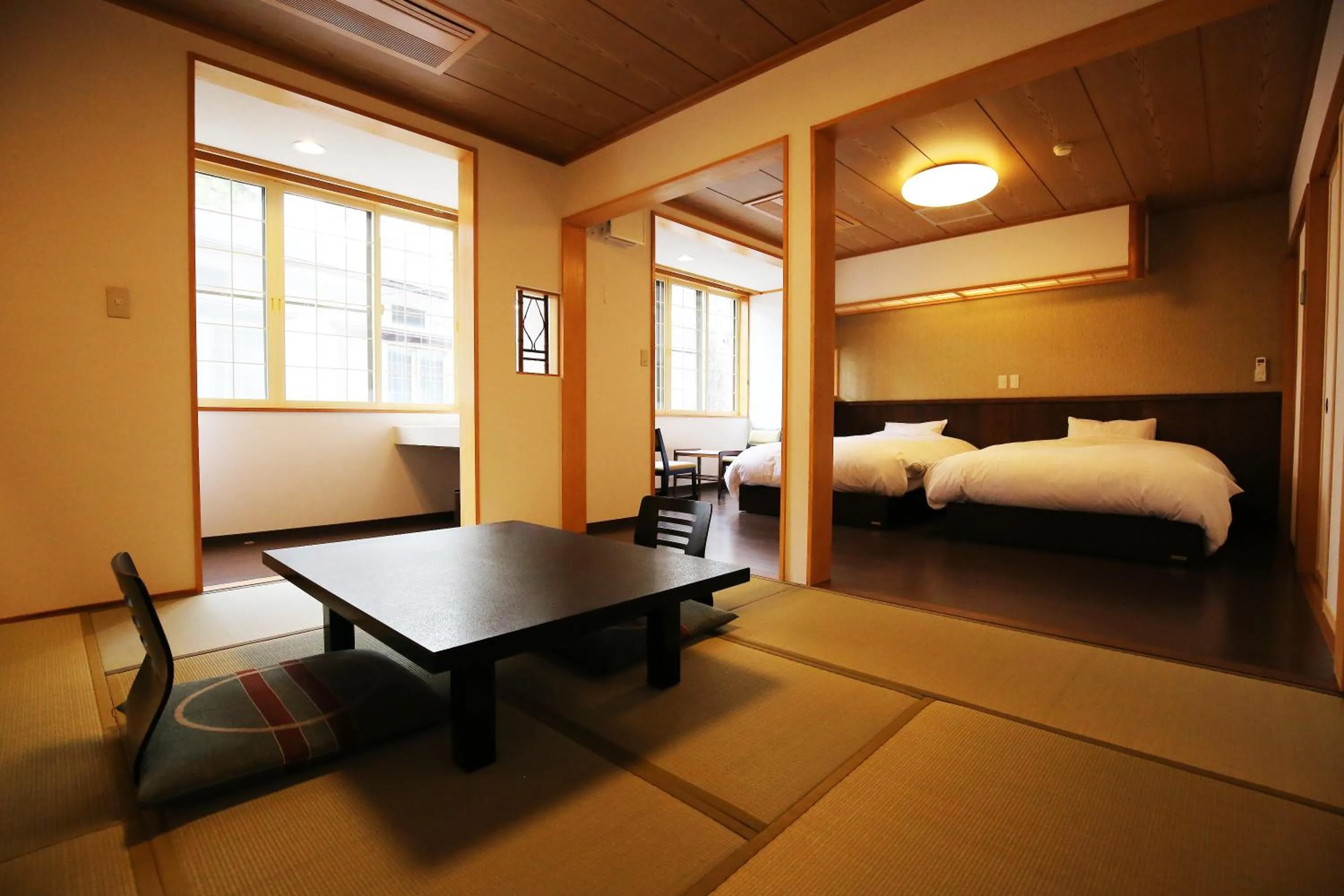 Photo of the whole room, Bed in Nakajimaya Ryokan