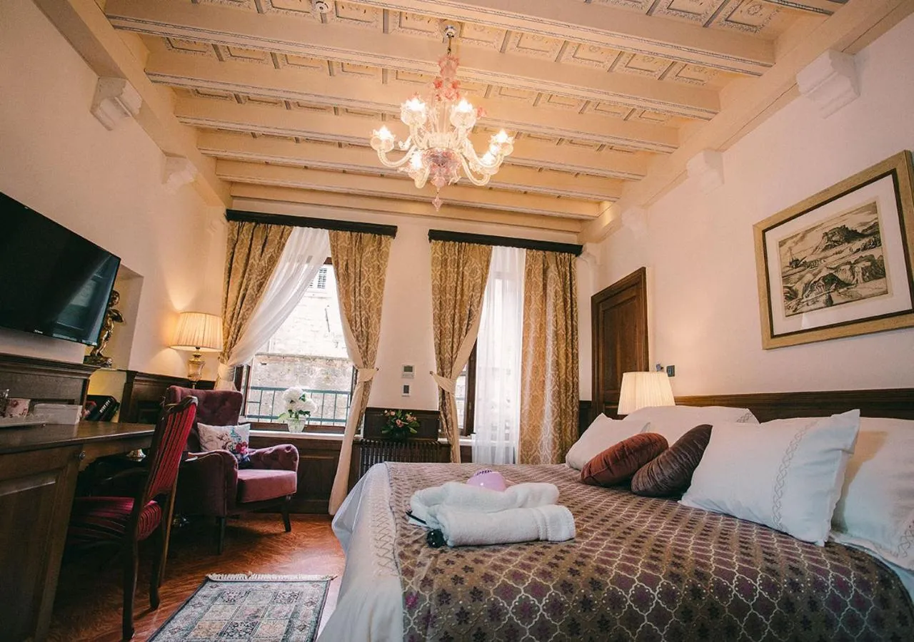 TV and multimedia, Bed in Heritage Hotel Cardo