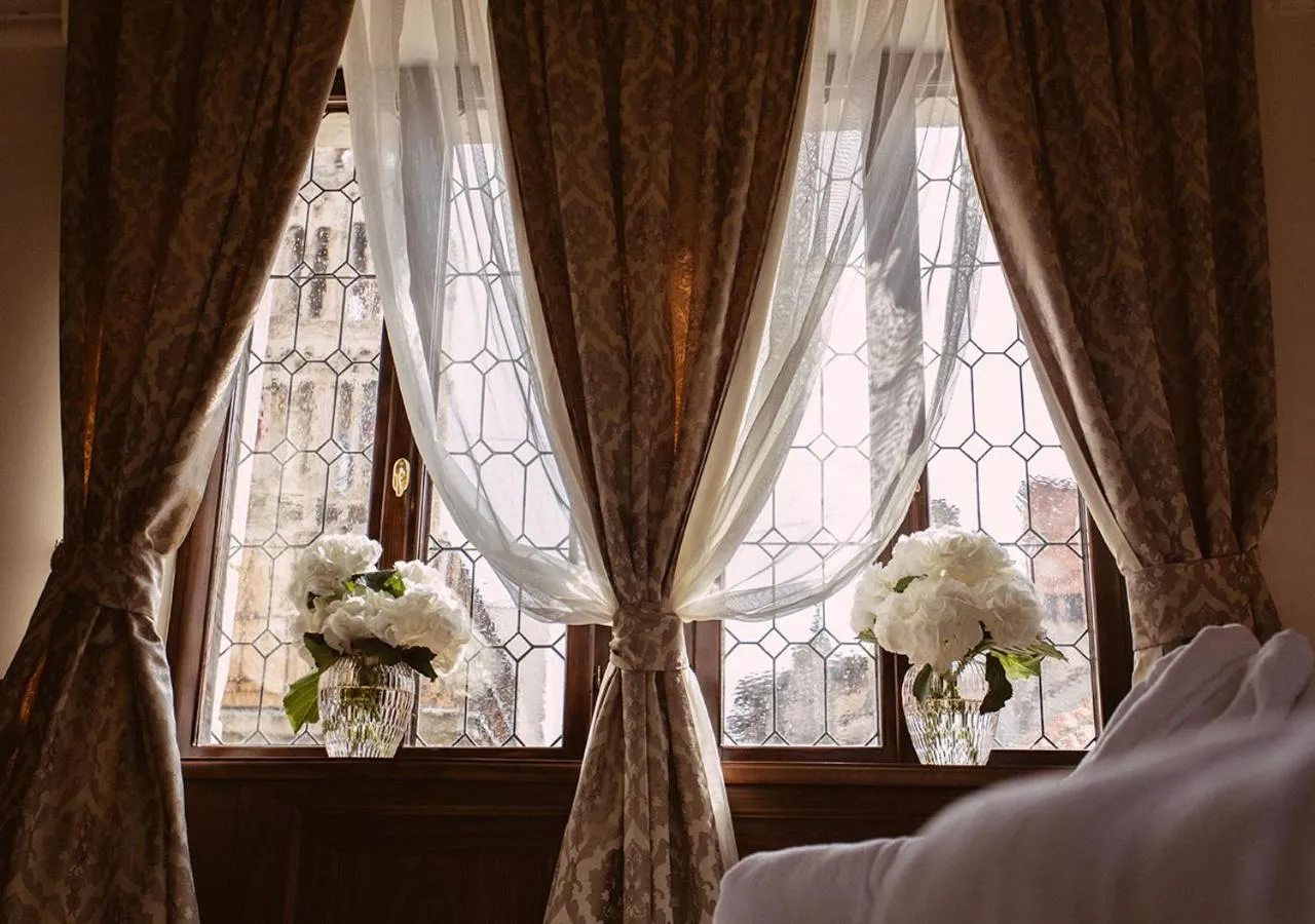 City view, Bed in Heritage Hotel Cardo