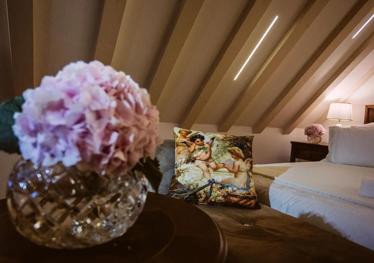 Decorative detail in Heritage Hotel Cardo