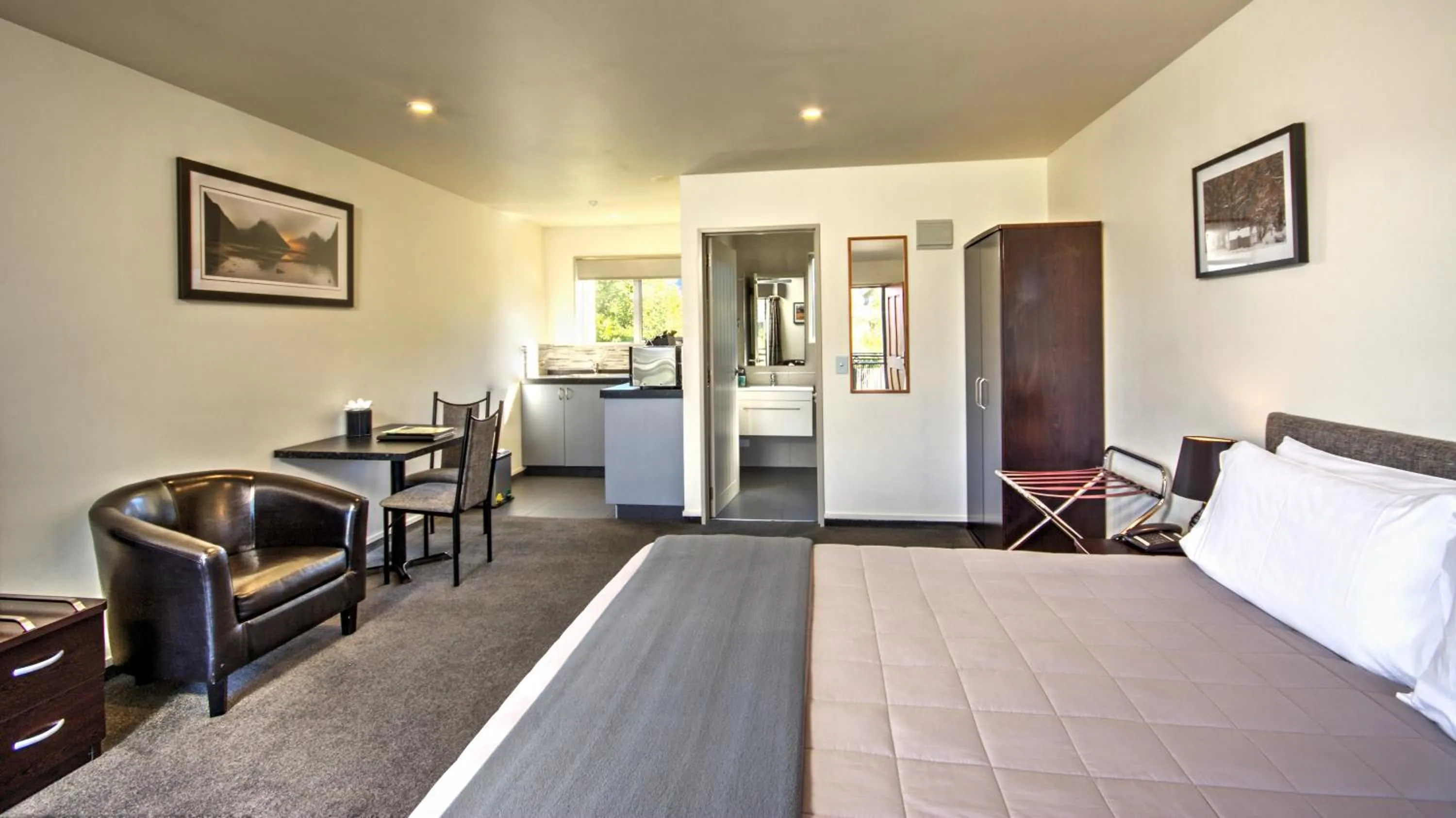 Bed in Alexis Motel & Apartments