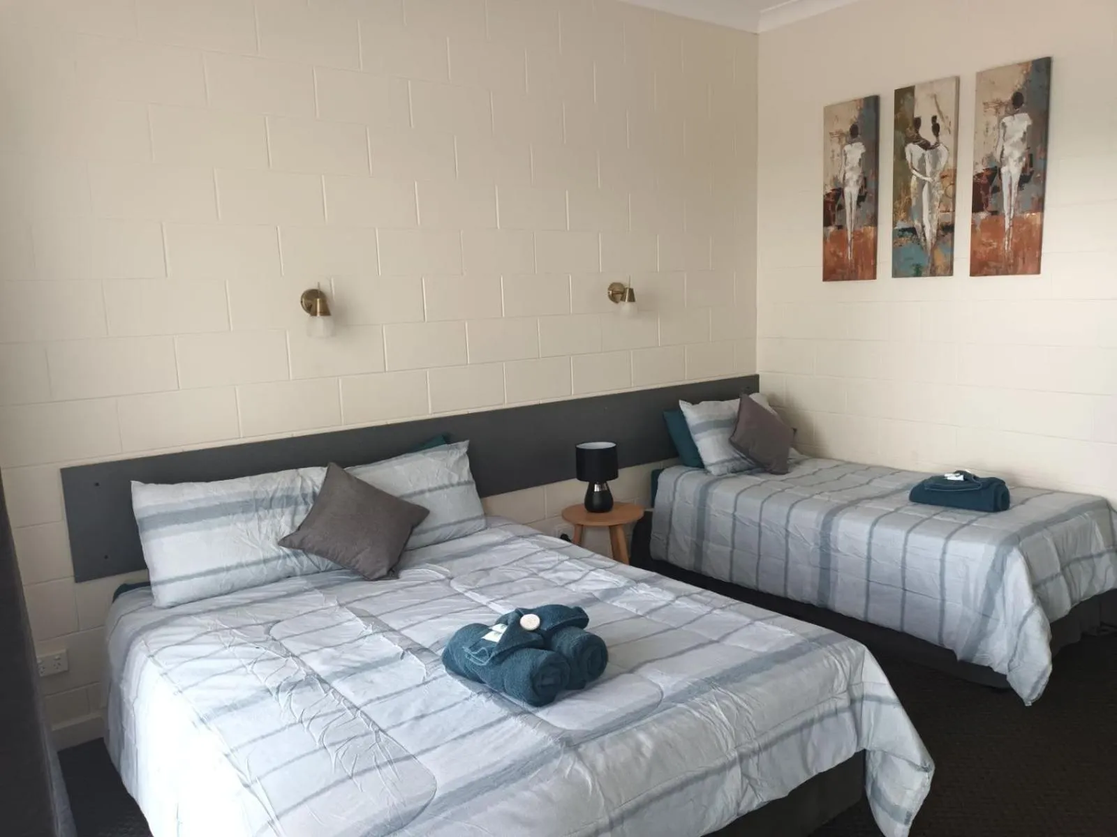 Bed in Central Point Motel