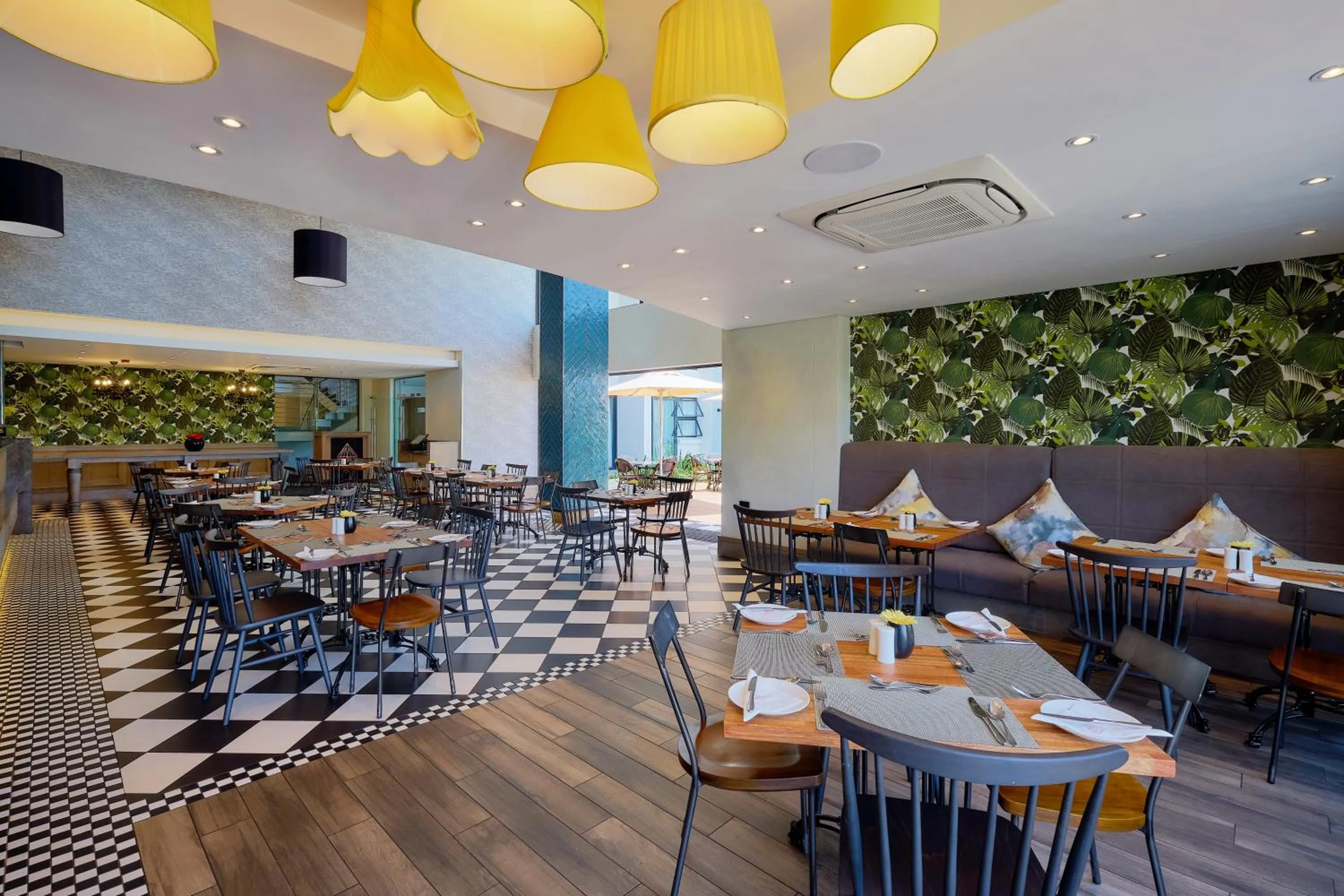 Restaurant/places to eat in The Regency Apartment Hotel Menlyn