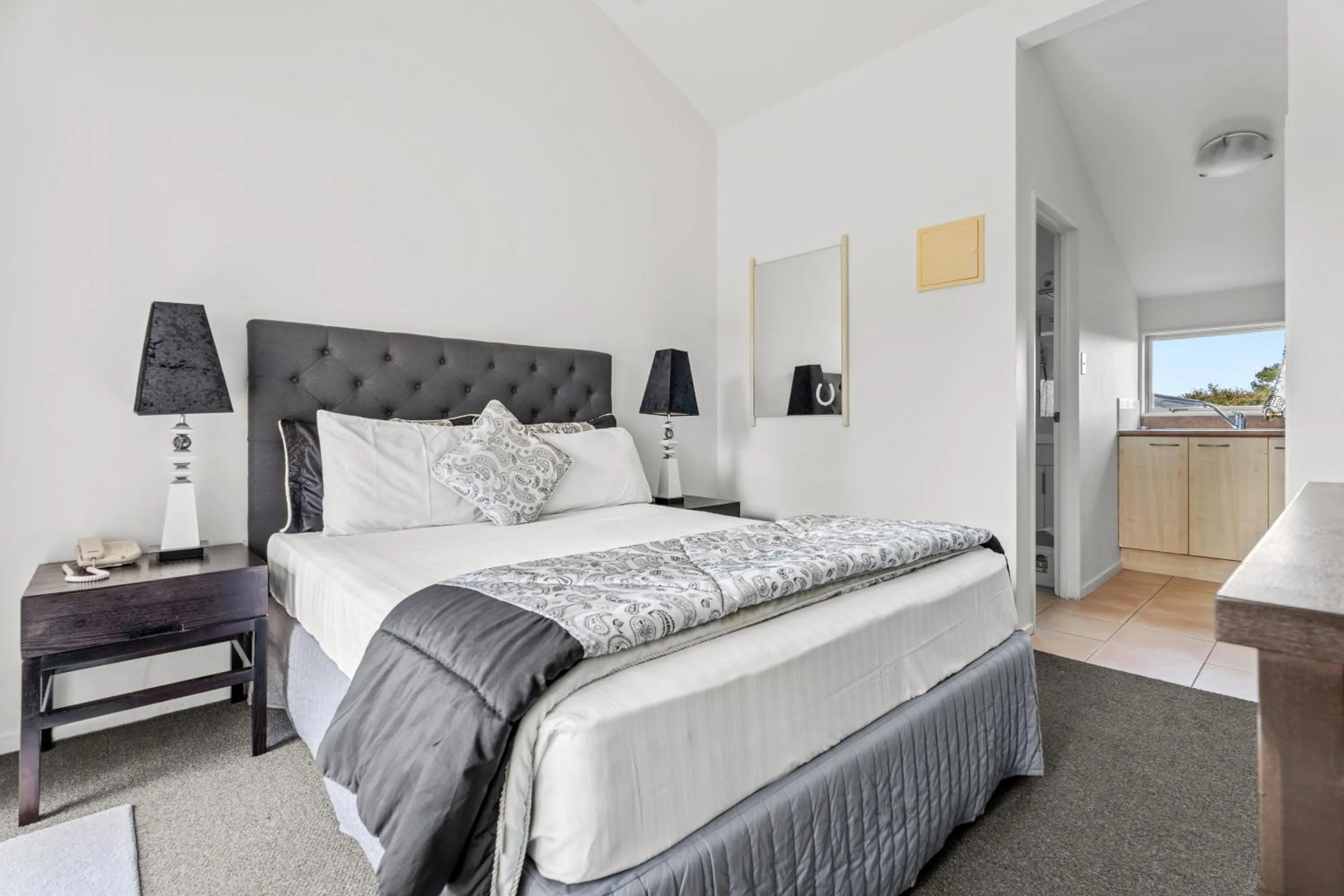 Bed in Avondale Motor Inn