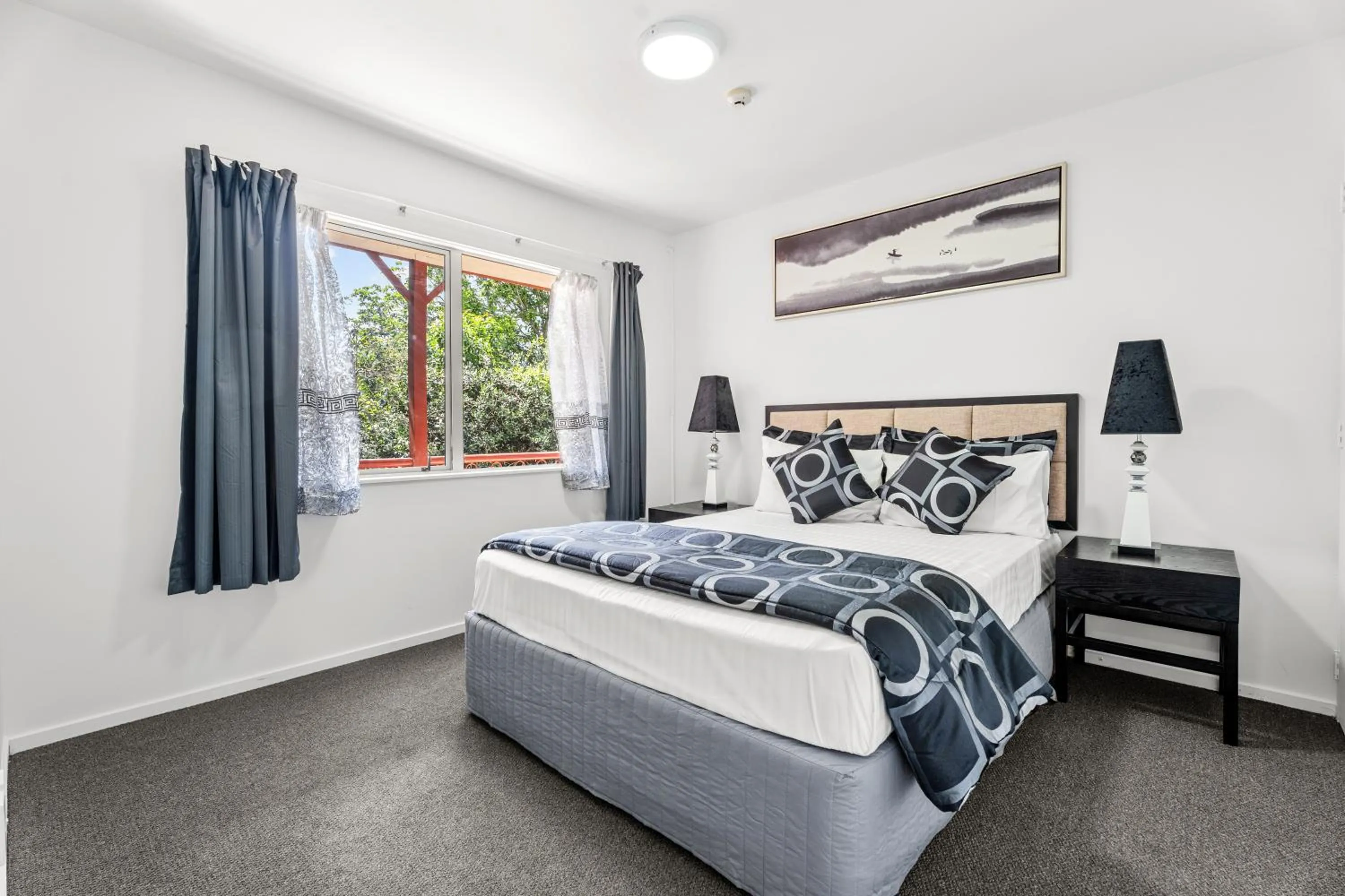 Bed in Avondale Motor Inn