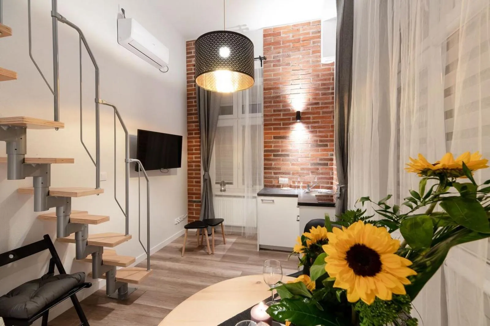 Photo of the whole room in DIETLA 99 APARTMENTS - IDEAL LOCATION - in the heart of Krakow
