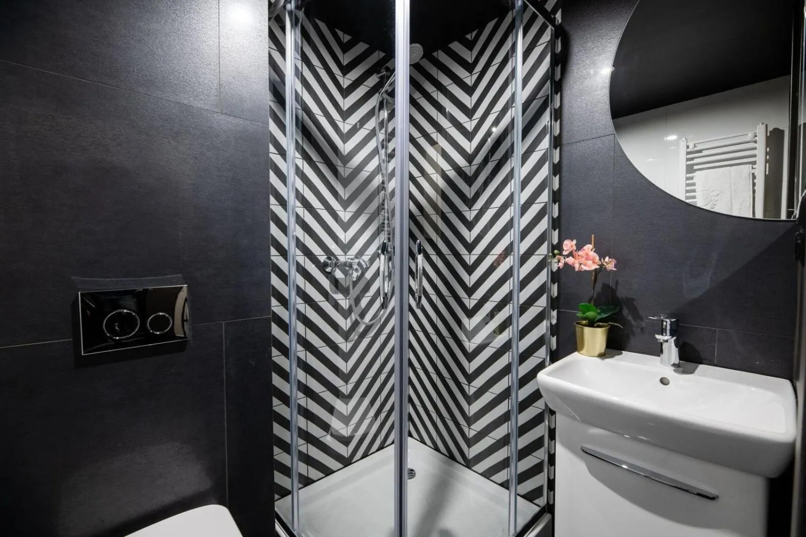 Bathroom in DIETLA 99 APARTMENTS - IDEAL LOCATION - in the heart of Krakow