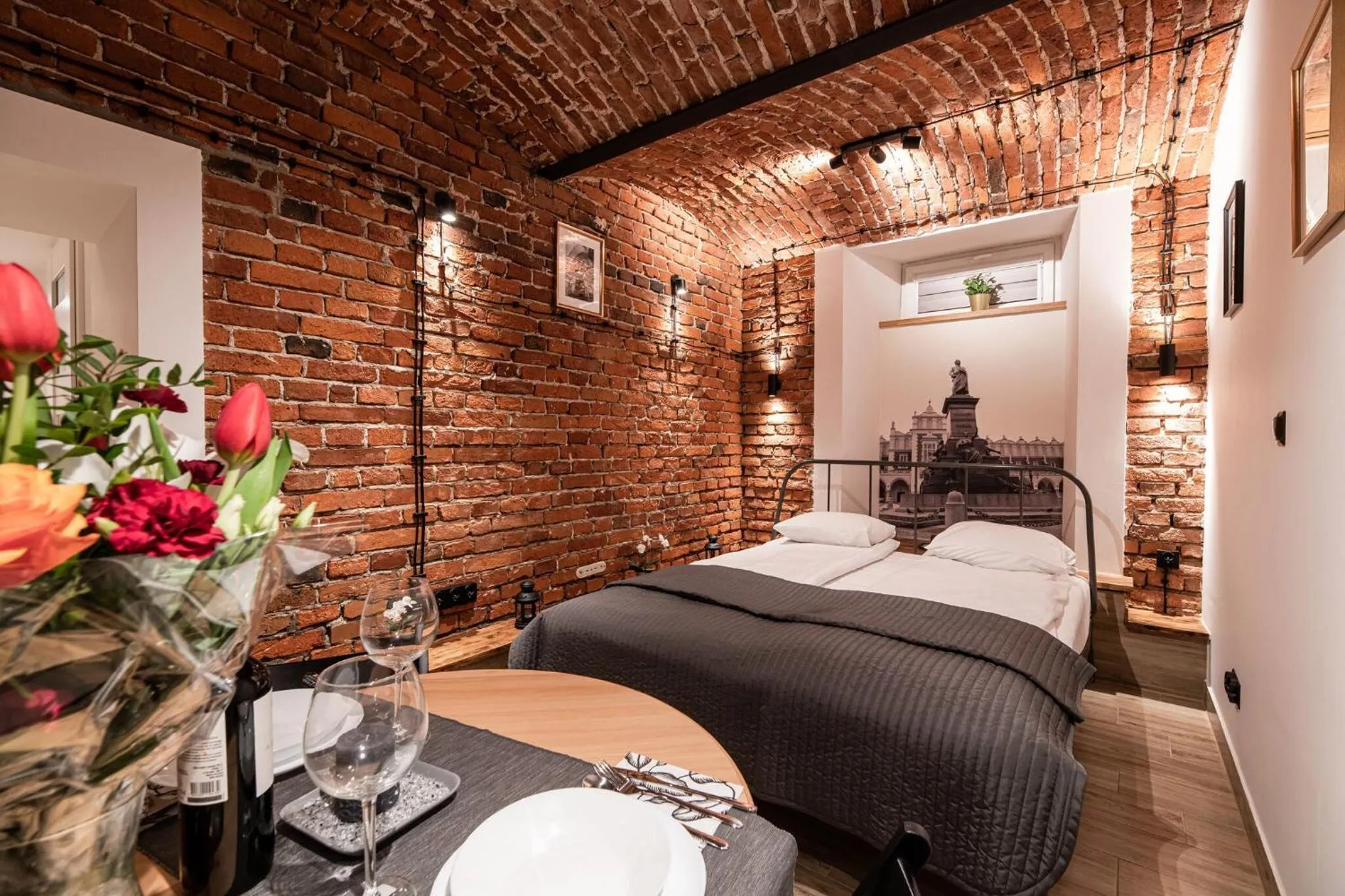 Photo of the whole room, Bed in DIETLA 99 APARTMENTS - IDEAL LOCATION - in the heart of Krakow