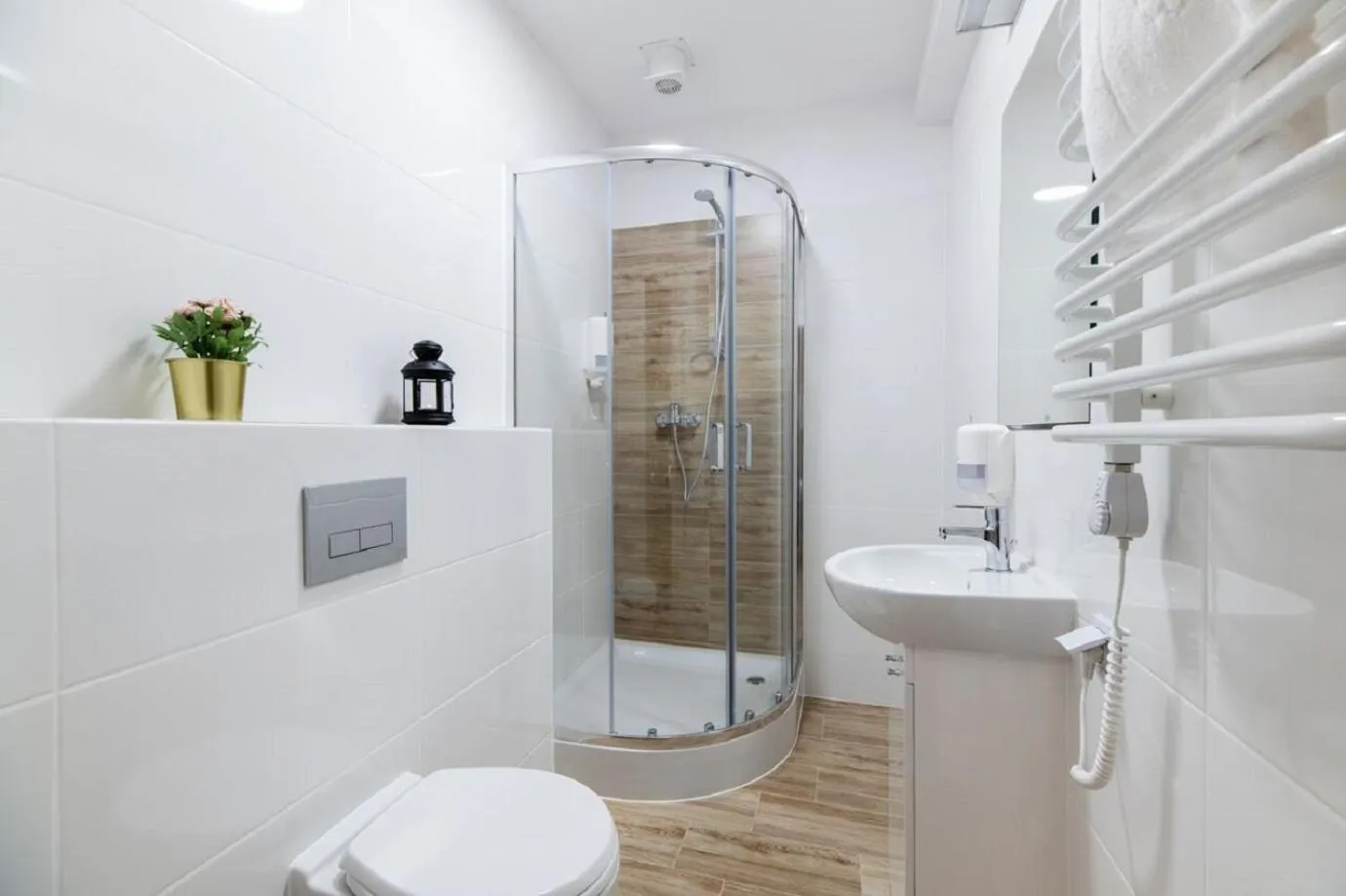 Bathroom in DIETLA 99 APARTMENTS - IDEAL LOCATION - in the heart of Krakow