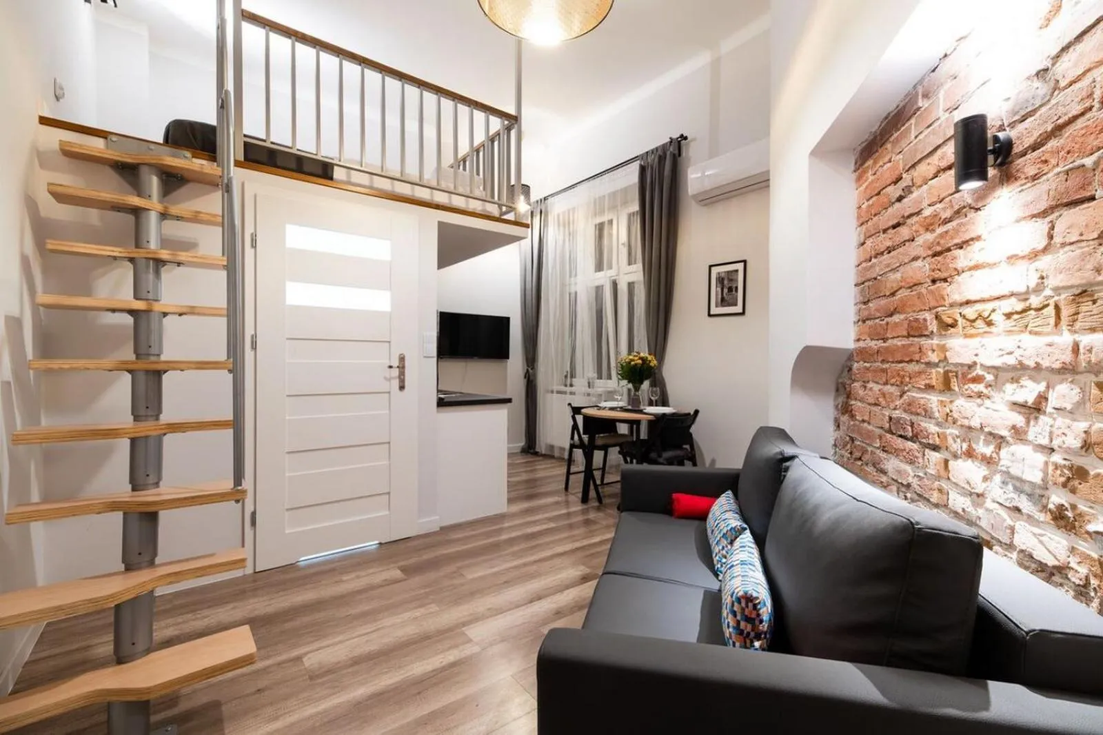 Photo of the whole room in DIETLA 99 APARTMENTS - IDEAL LOCATION - in the heart of Krakow