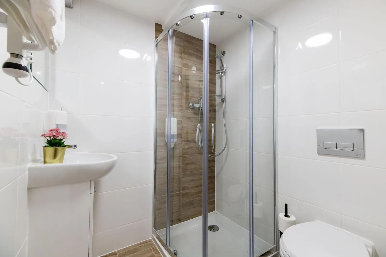 Bathroom in DIETLA 99 APARTMENTS - IDEAL LOCATION - in the heart of Krakow