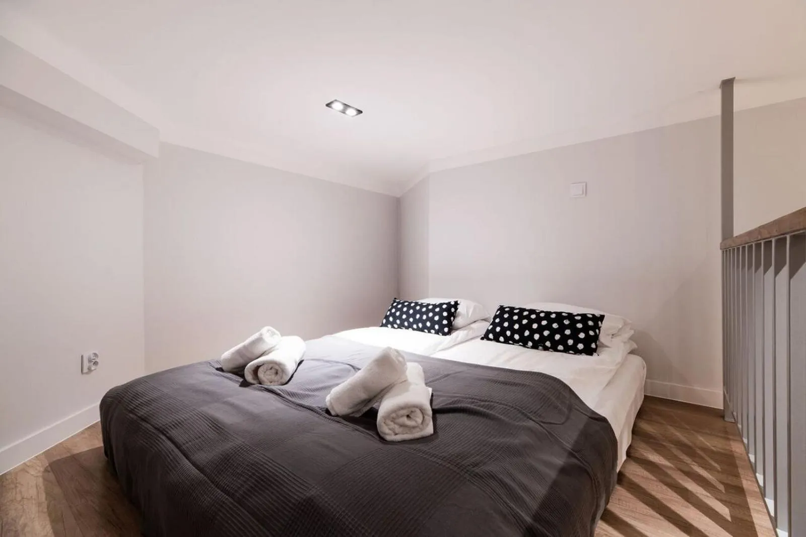 Photo of the whole room, Bed in DIETLA 99 APARTMENTS - IDEAL LOCATION - in the heart of Krakow