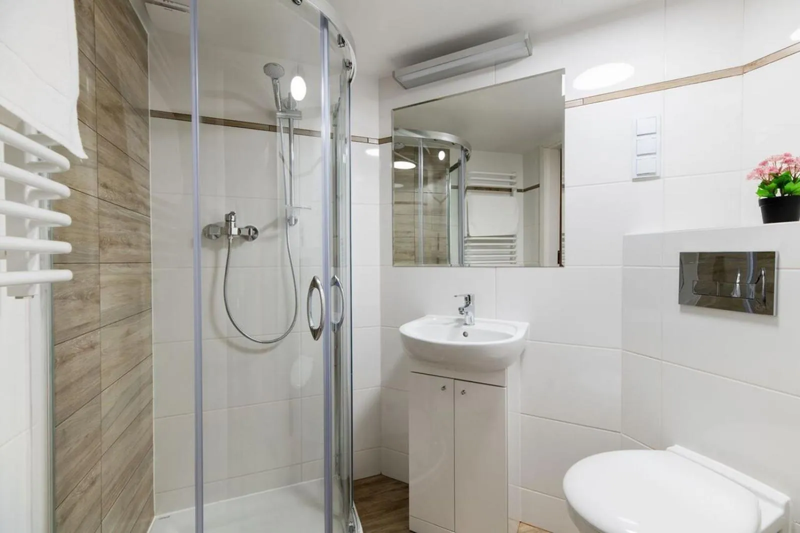 Bathroom in DIETLA 99 APARTMENTS - IDEAL LOCATION - in the heart of Krakow
