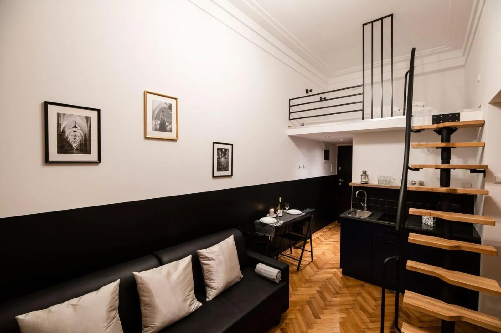 Seating area in DIETLA 99 APARTMENTS - IDEAL LOCATION - in the heart of Krakow