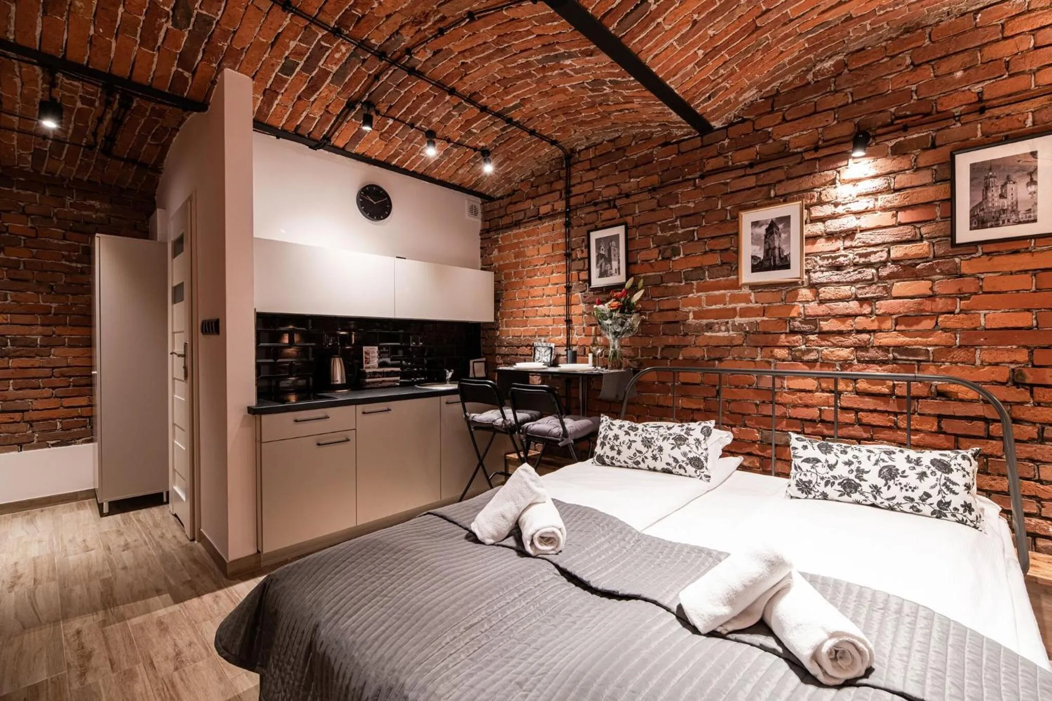 Photo of the whole room, Bed in DIETLA 99 APARTMENTS - IDEAL LOCATION - in the heart of Krakow