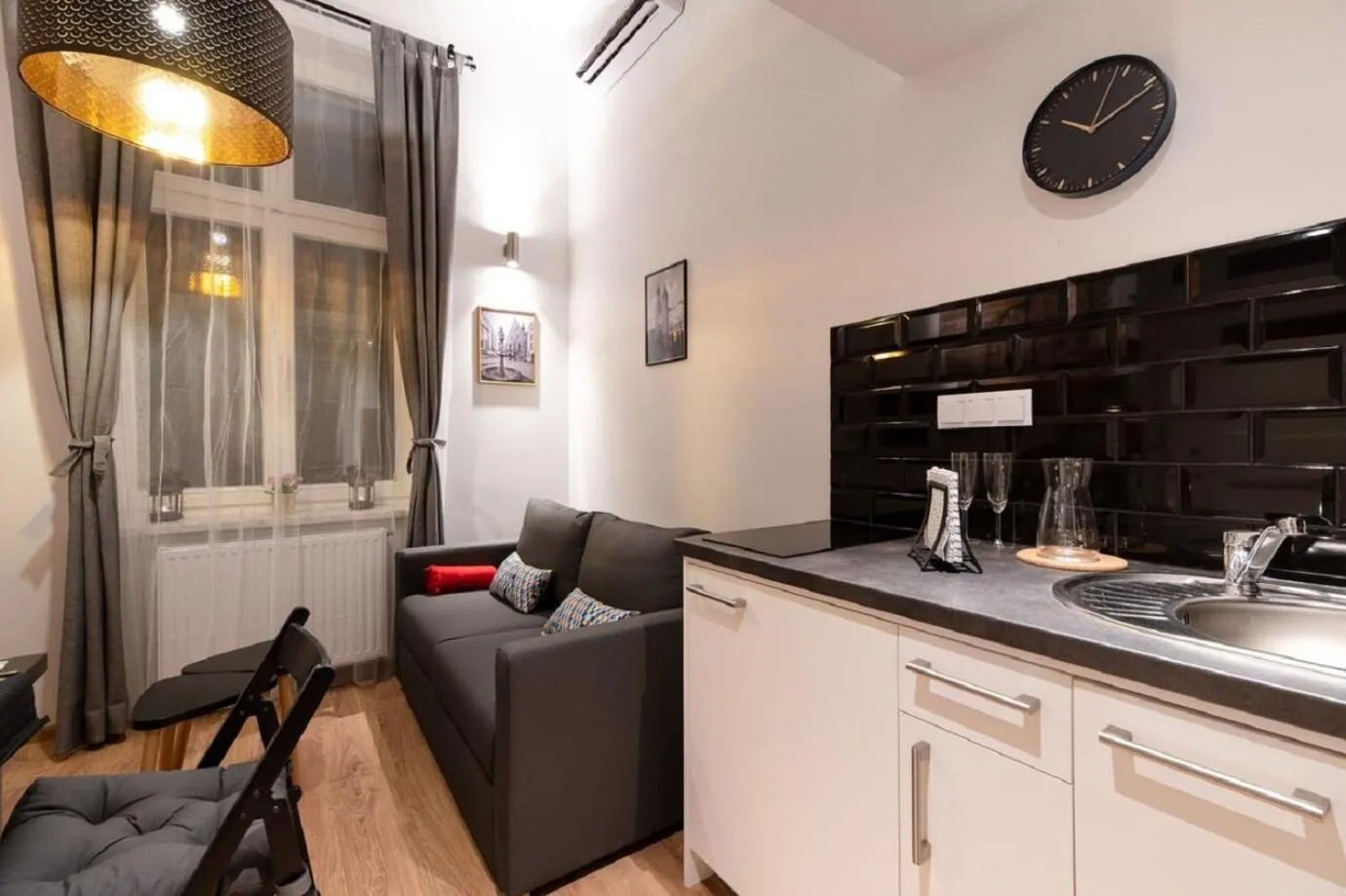 Photo of the whole room in DIETLA 99 APARTMENTS - IDEAL LOCATION - in the heart of Krakow