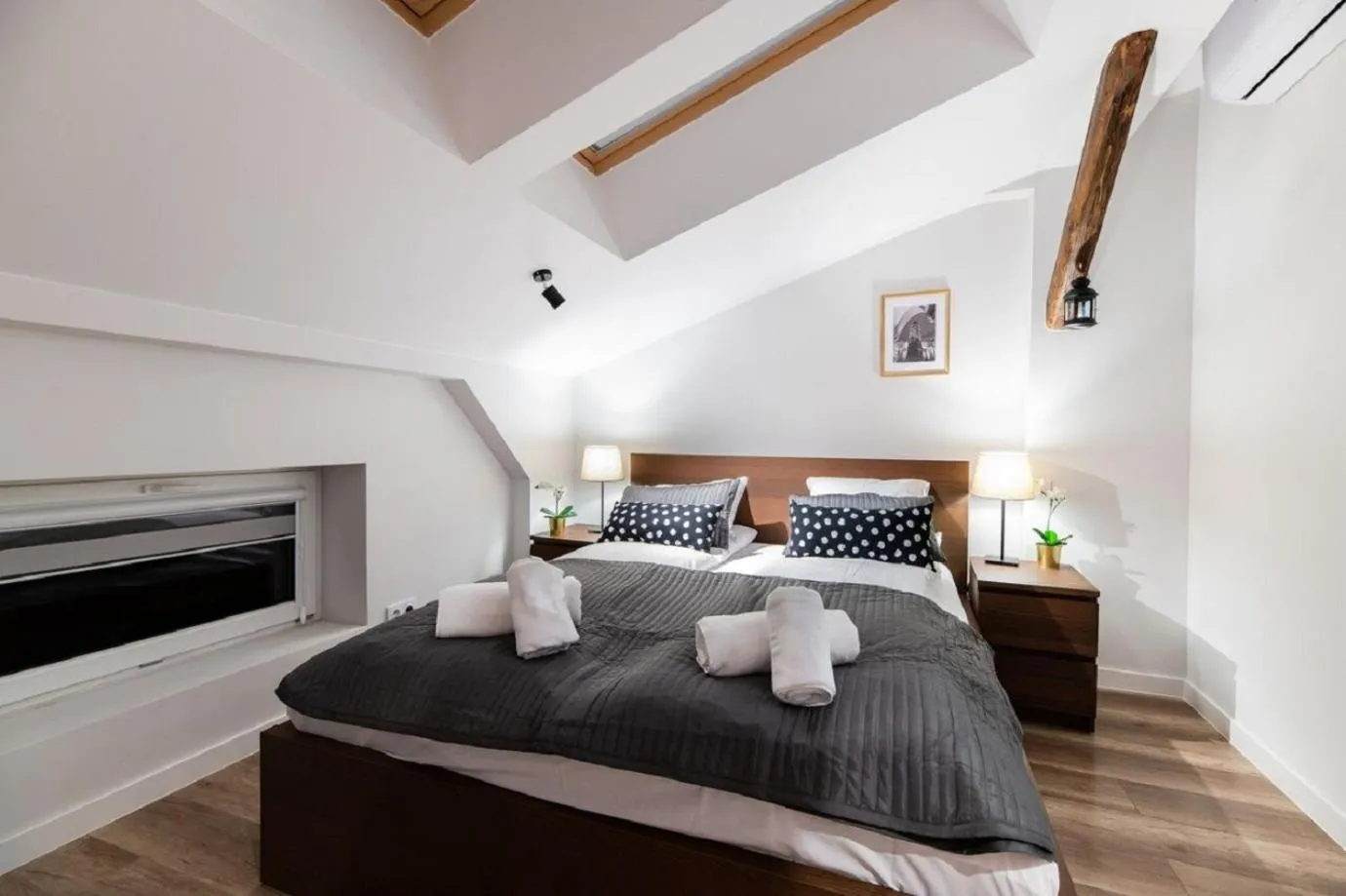 Photo of the whole room, Bed in DIETLA 99 APARTMENTS - IDEAL LOCATION - in the heart of Krakow