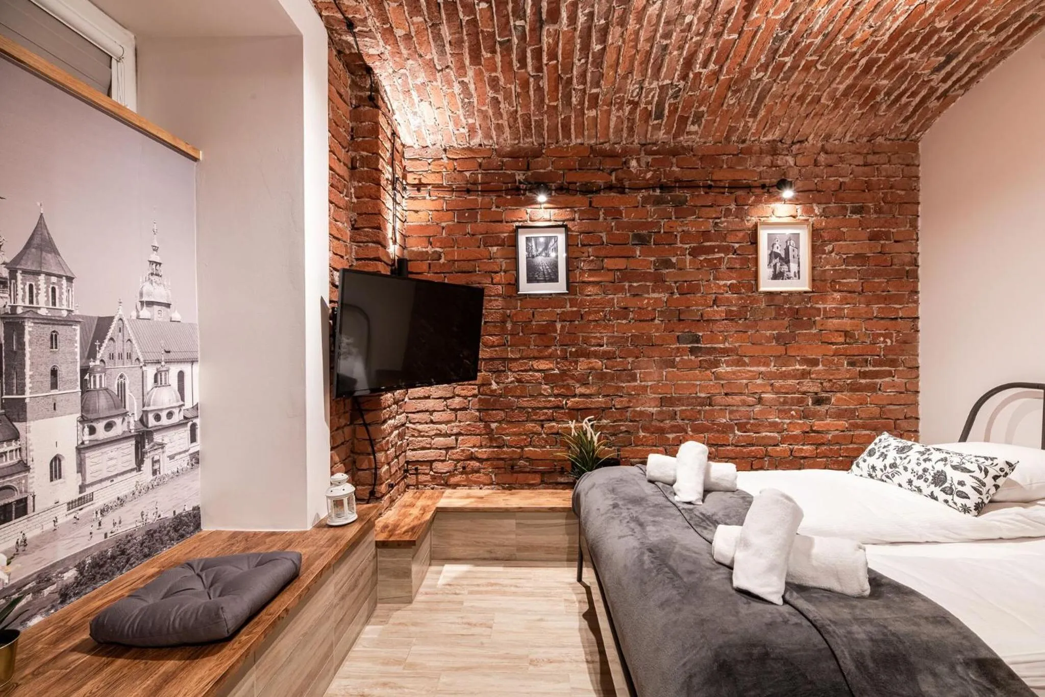 Photo of the whole room, Bed in DIETLA 99 APARTMENTS - IDEAL LOCATION - in the heart of Krakow