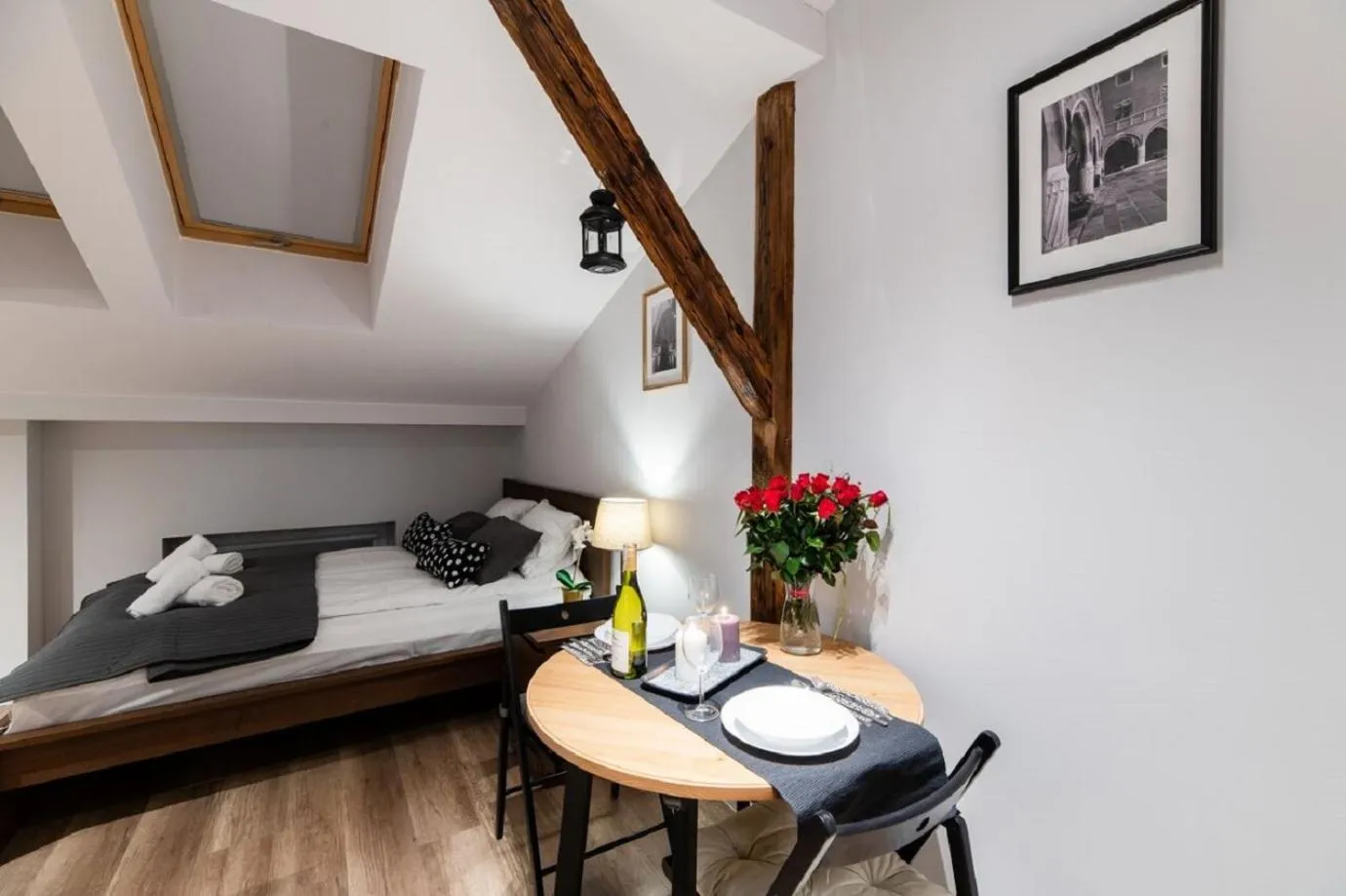 Photo of the whole room, Bed in DIETLA 99 APARTMENTS - IDEAL LOCATION - in the heart of Krakow