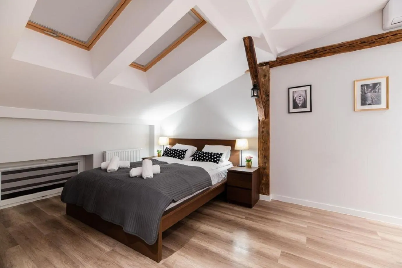 Photo of the whole room, Bed in DIETLA 99 APARTMENTS - IDEAL LOCATION - in the heart of Krakow