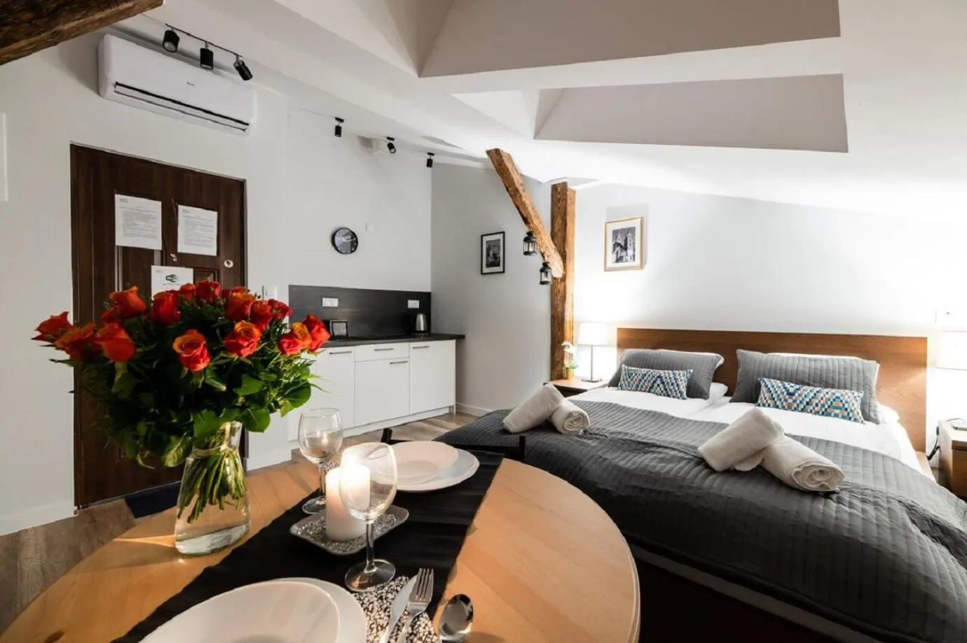 Photo of the whole room, Bed in DIETLA 99 APARTMENTS - IDEAL LOCATION - in the heart of Krakow