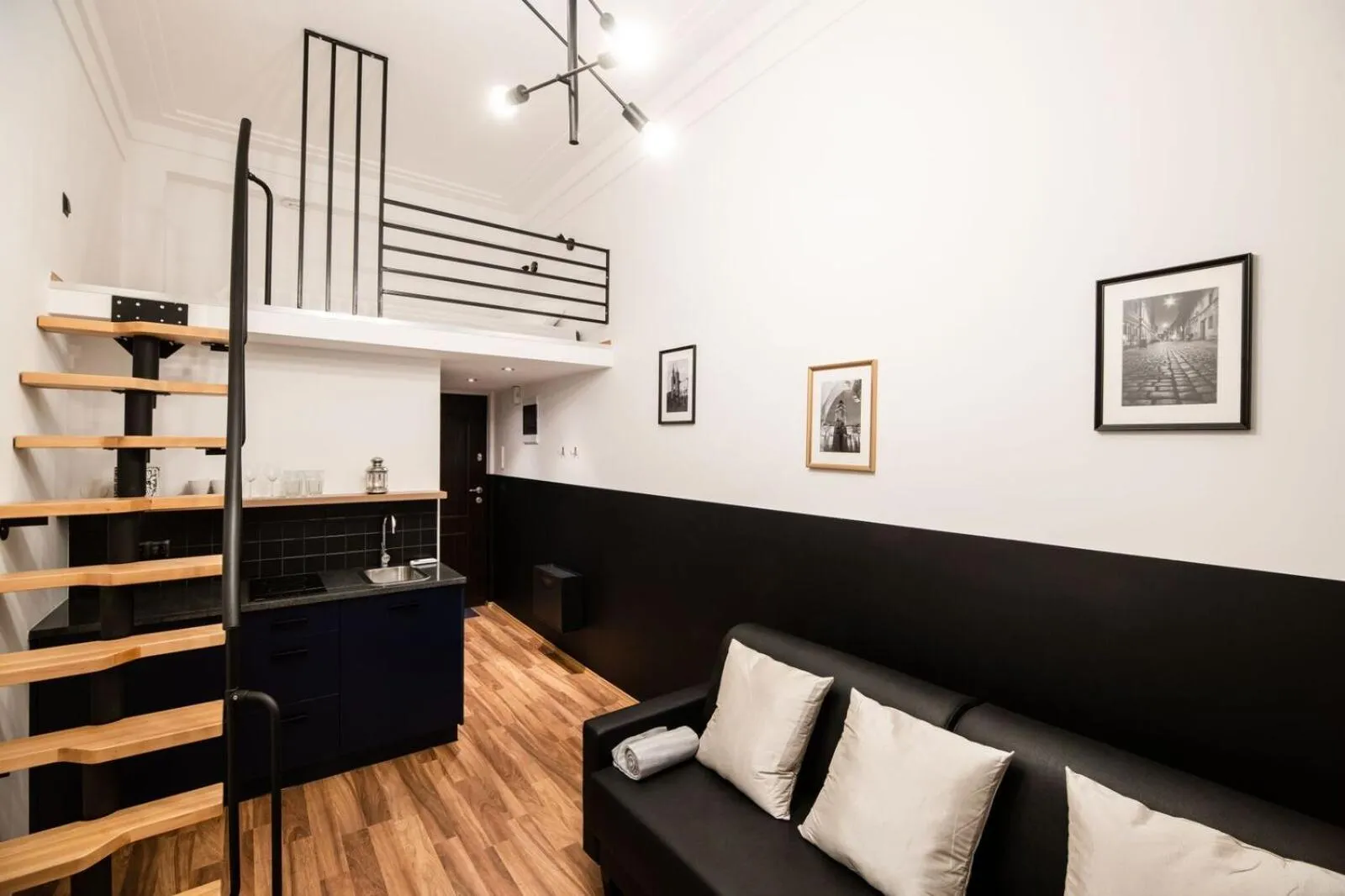 Seating area in DIETLA 99 APARTMENTS - IDEAL LOCATION - in the heart of Krakow