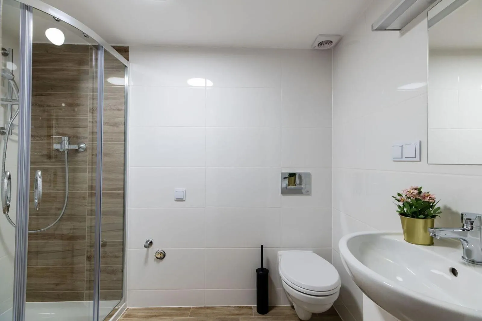 Bathroom in DIETLA 99 APARTMENTS - IDEAL LOCATION - in the heart of Krakow