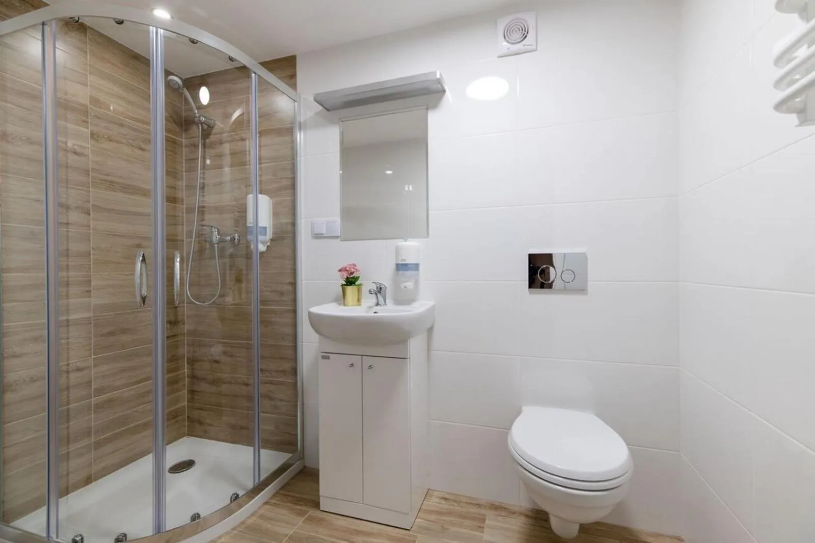Bathroom in DIETLA 99 APARTMENTS - IDEAL LOCATION - in the heart of Krakow