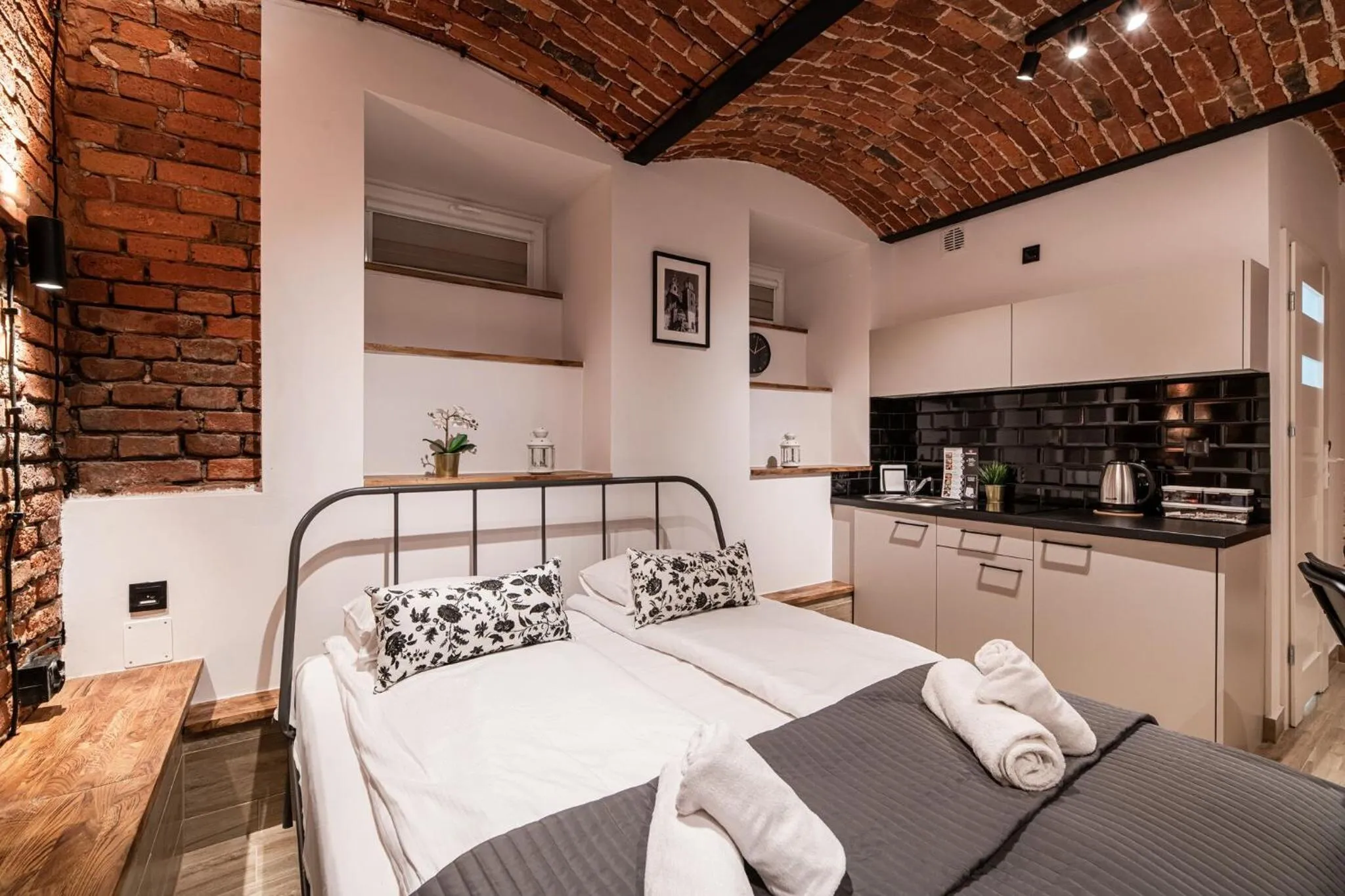 Photo of the whole room, Bed in DIETLA 99 APARTMENTS - IDEAL LOCATION - in the heart of Krakow