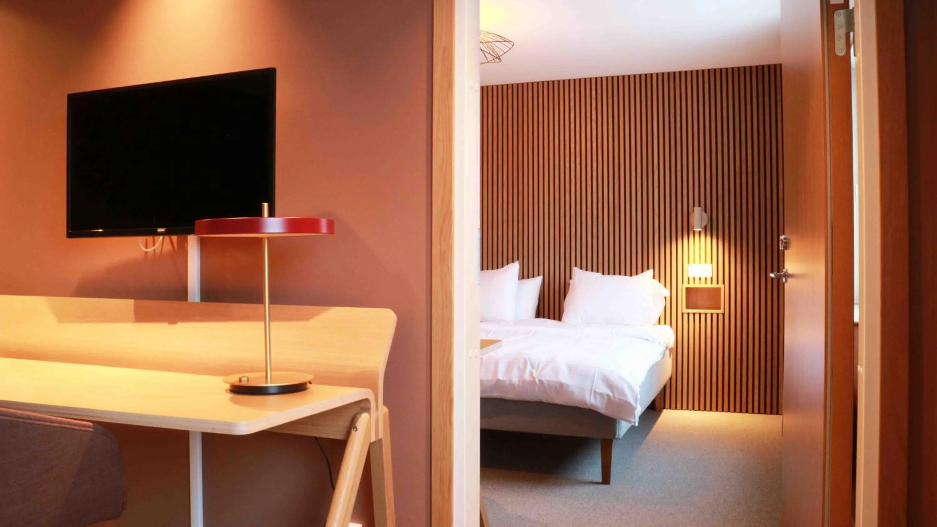 Property building, Bed in Medlefors Hotell & Konferens