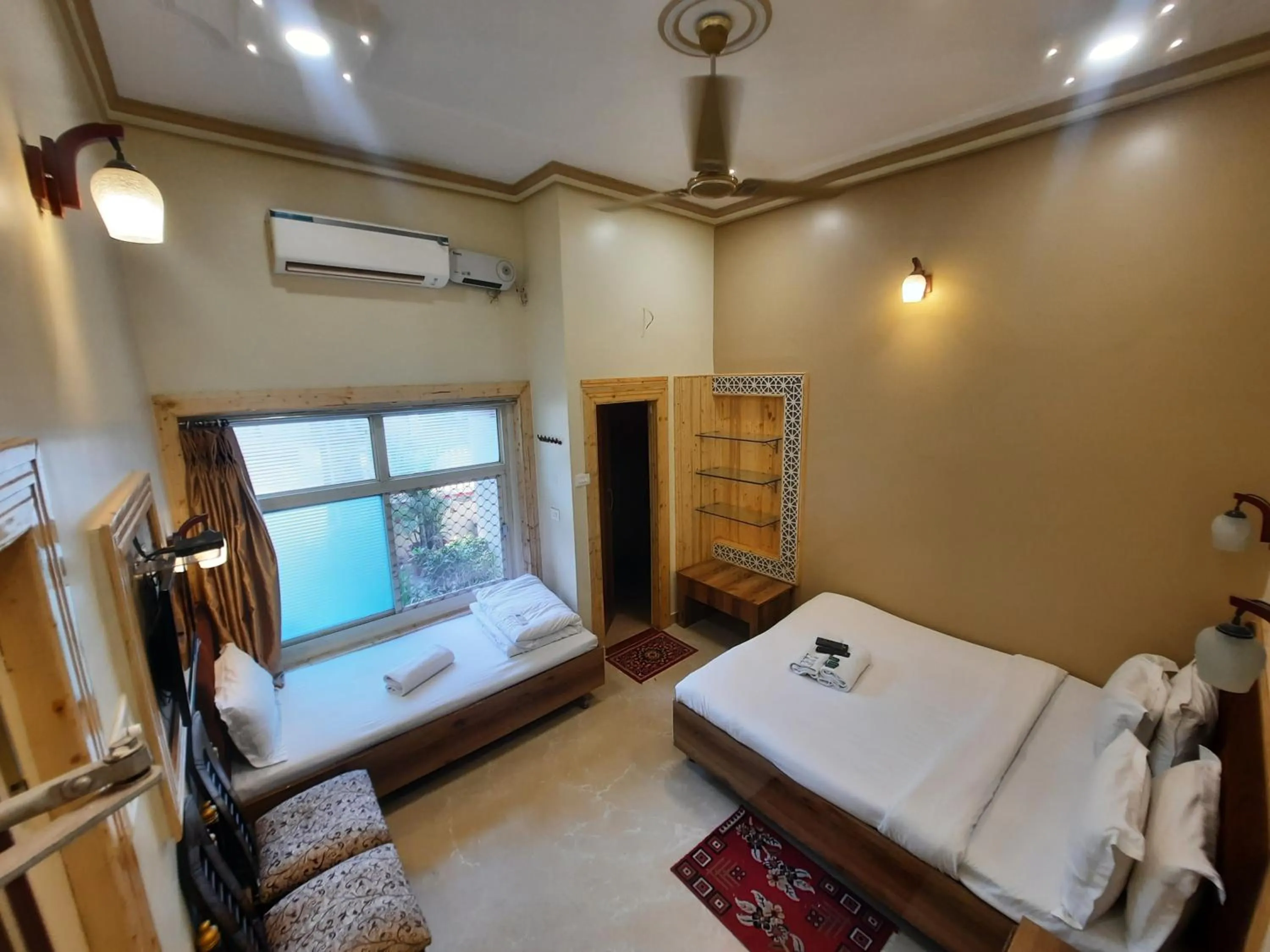 Photo of the whole room, Bed in Hotel Temple On Ganges