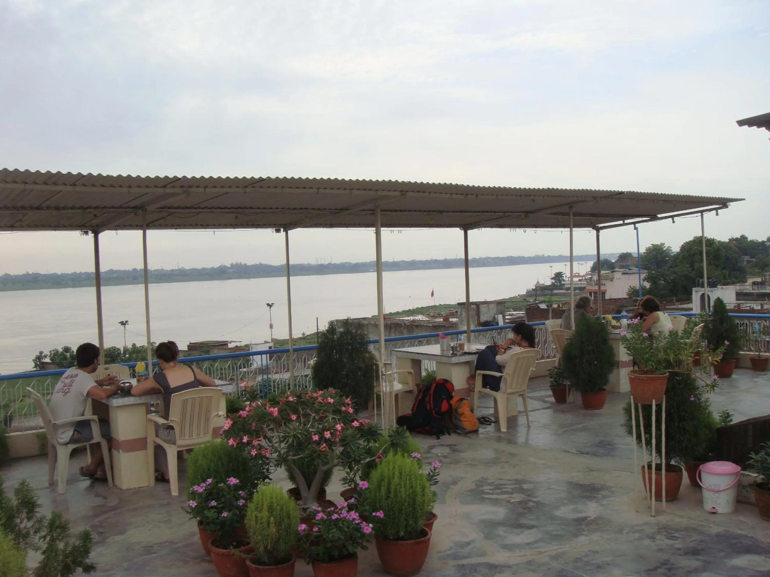 Restaurant/places to eat in Hotel Temple On Ganges