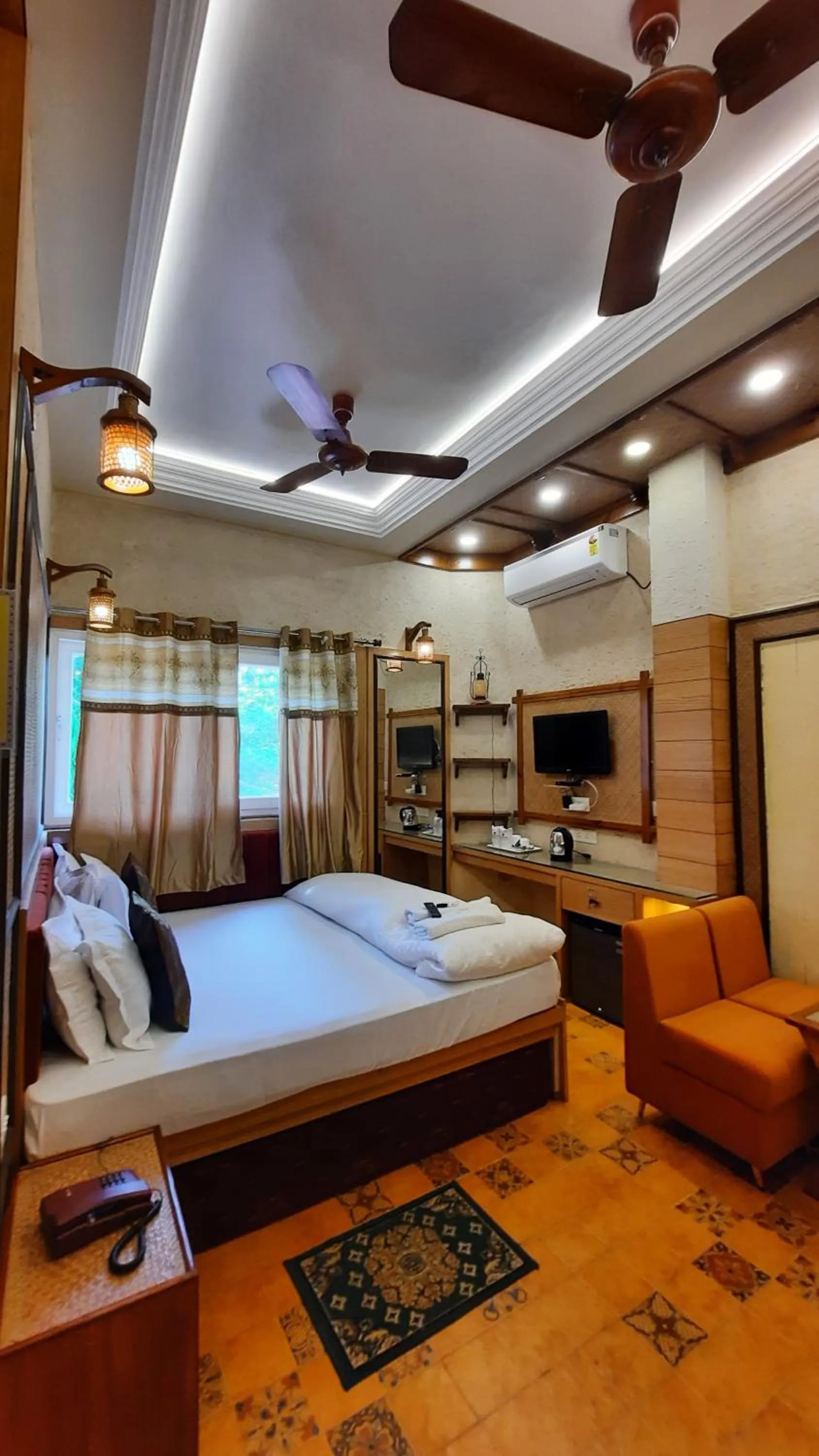 TV and multimedia, Bed in Hotel Temple On Ganges