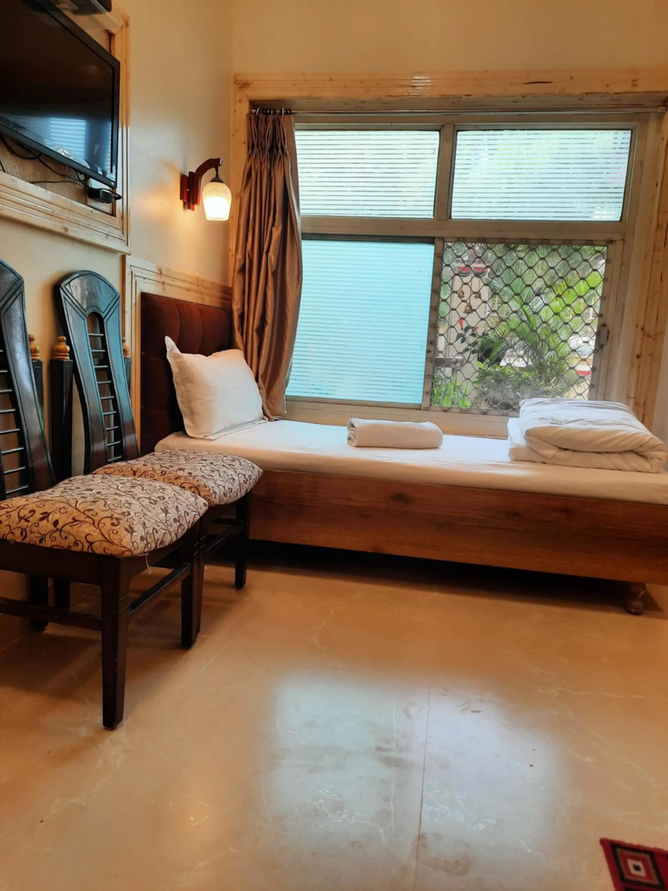 Photo of the whole room, Bed in Hotel Temple On Ganges