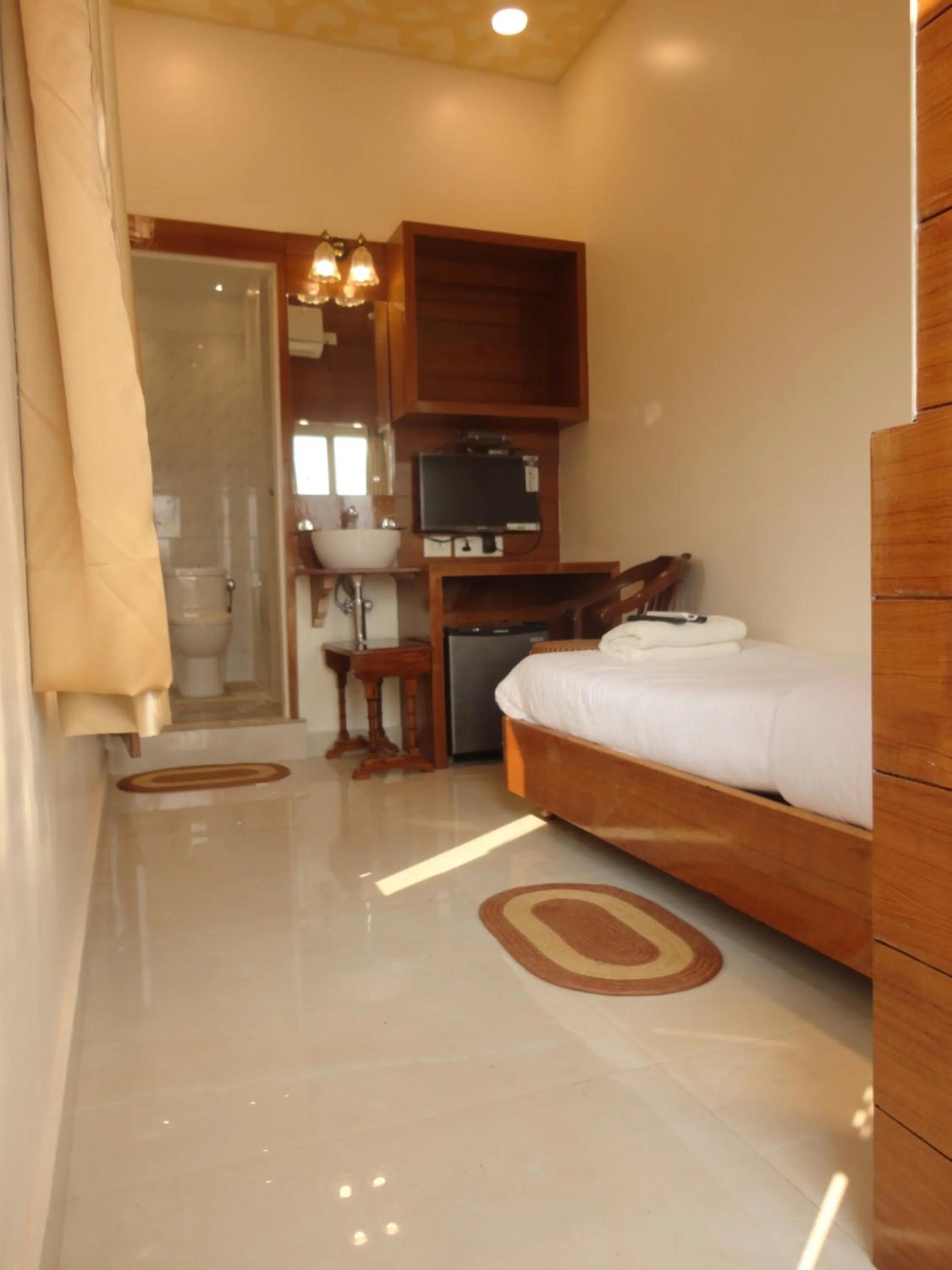 Photo of the whole room, Bed in Hotel Temple On Ganges