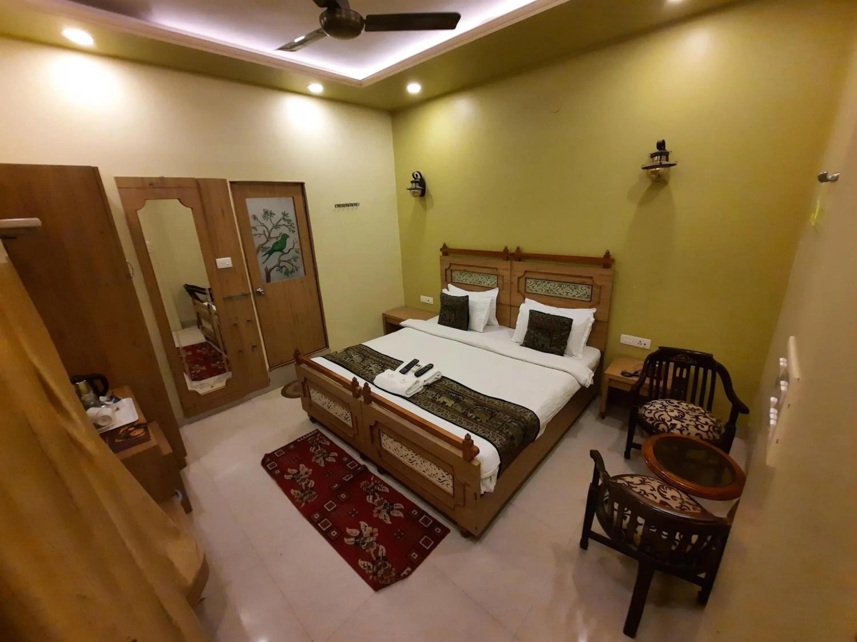 Photo of the whole room, Bed in Hotel Temple On Ganges