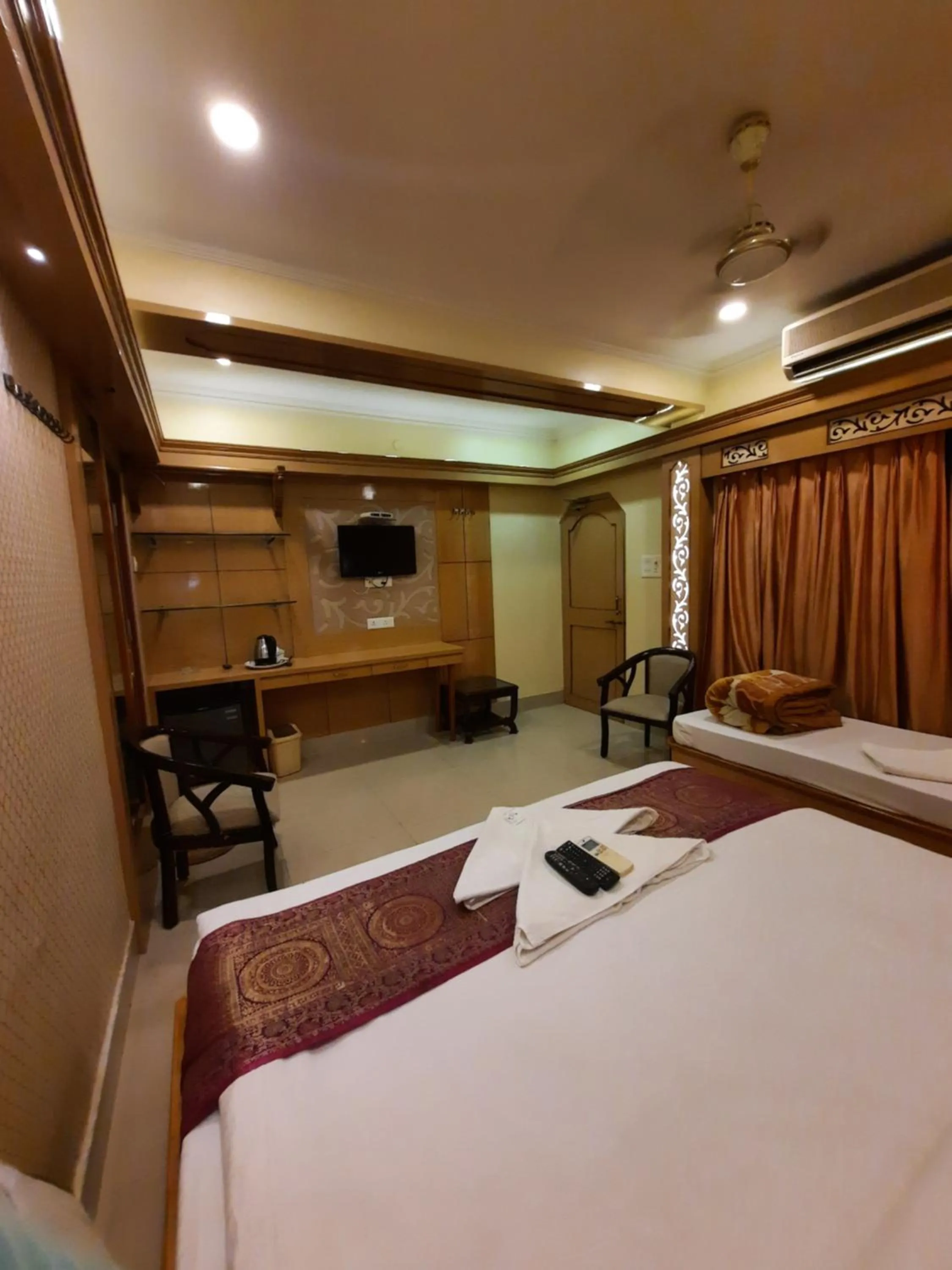 Decorative detail, Bed in Hotel Temple On Ganges