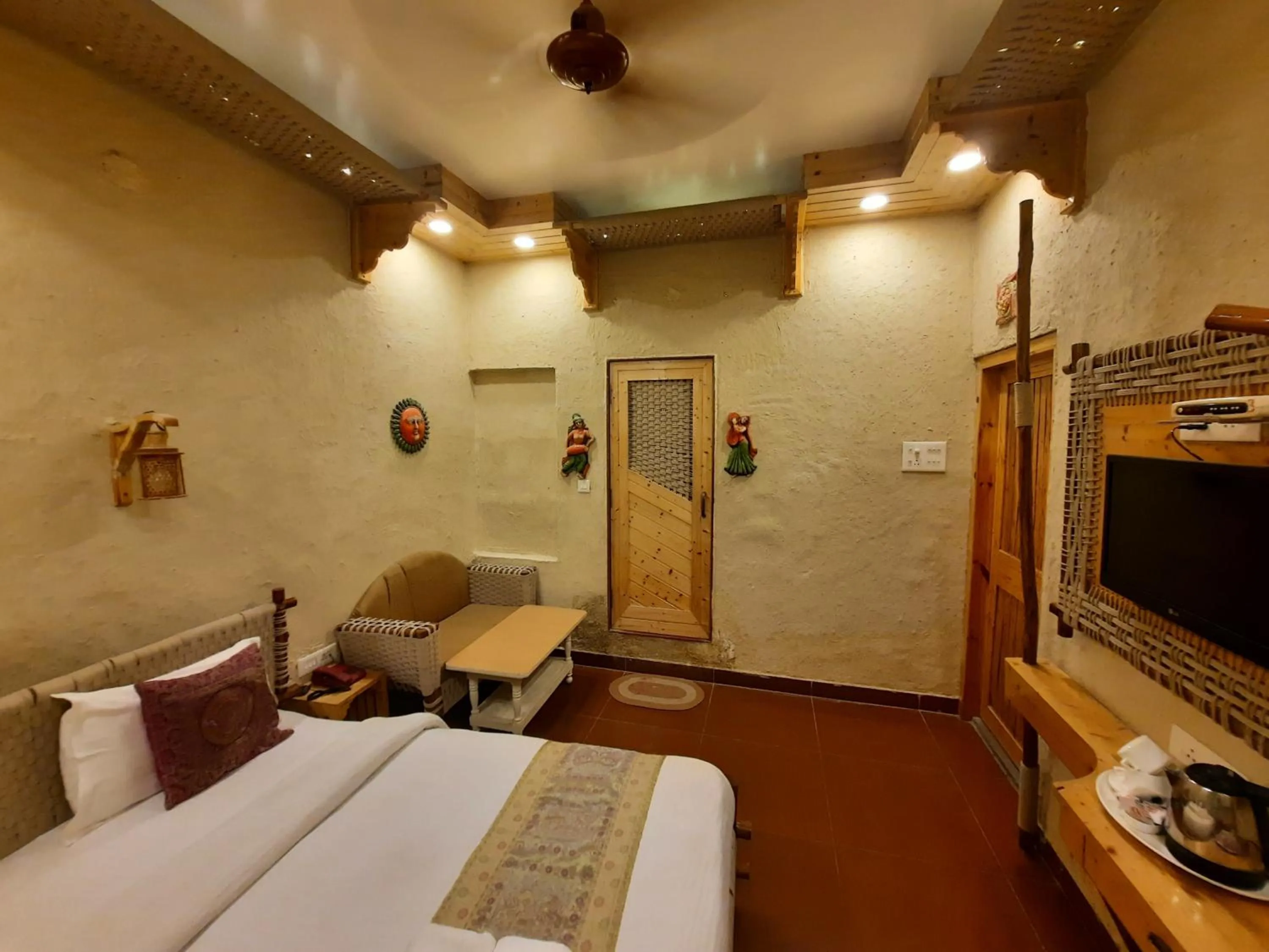 TV and multimedia, Bed in Hotel Temple On Ganges