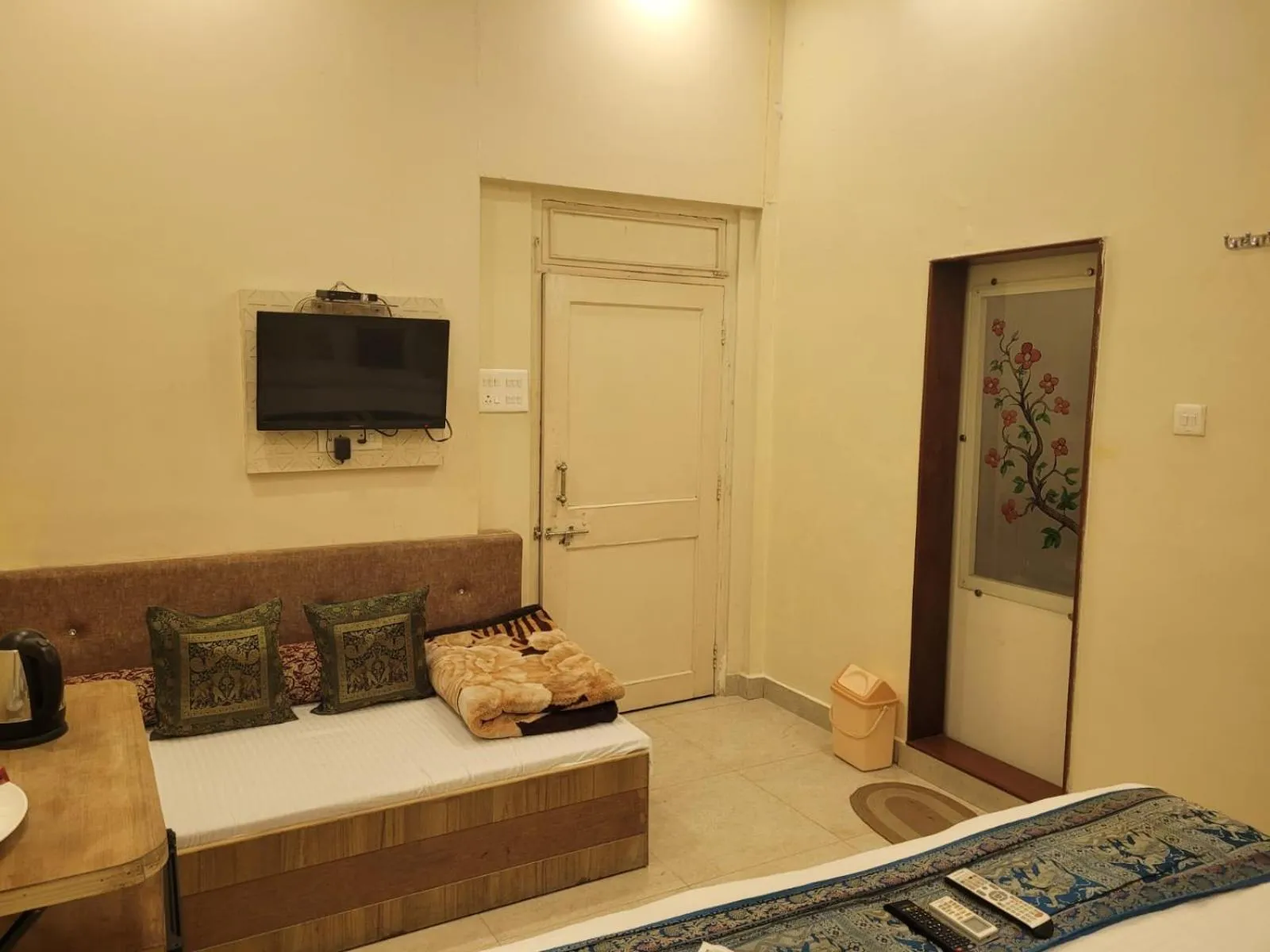 Bedroom, Bed in Hotel Temple On Ganges