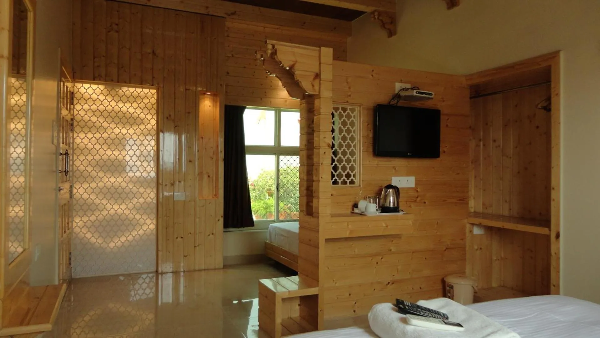 TV and multimedia, Bed in Hotel Temple On Ganges